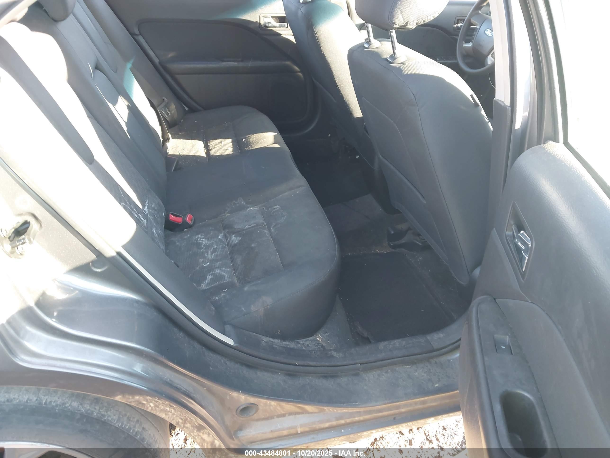 FORD FUSION image 8