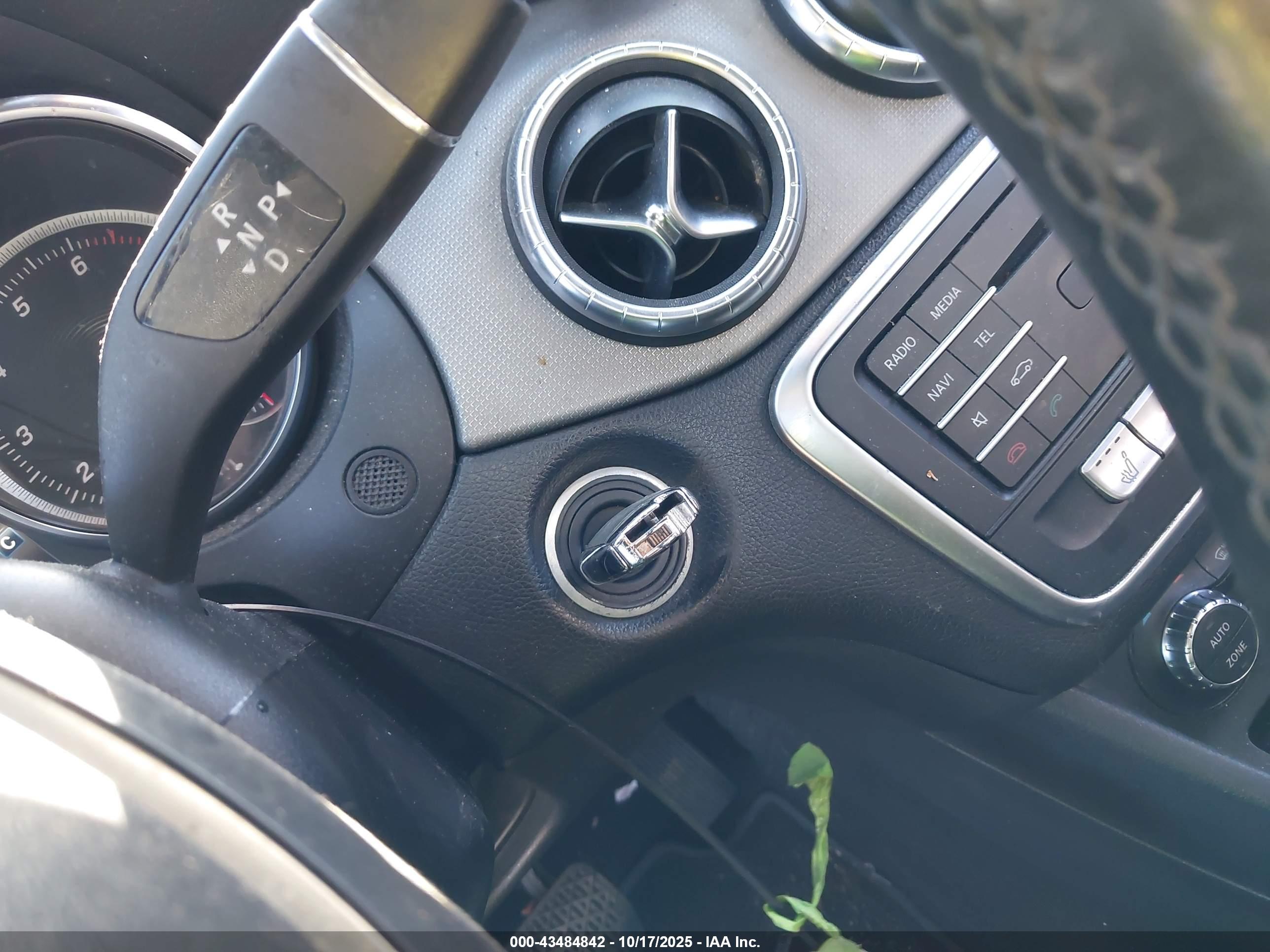 MERCEDES-BENZ CLA image 11