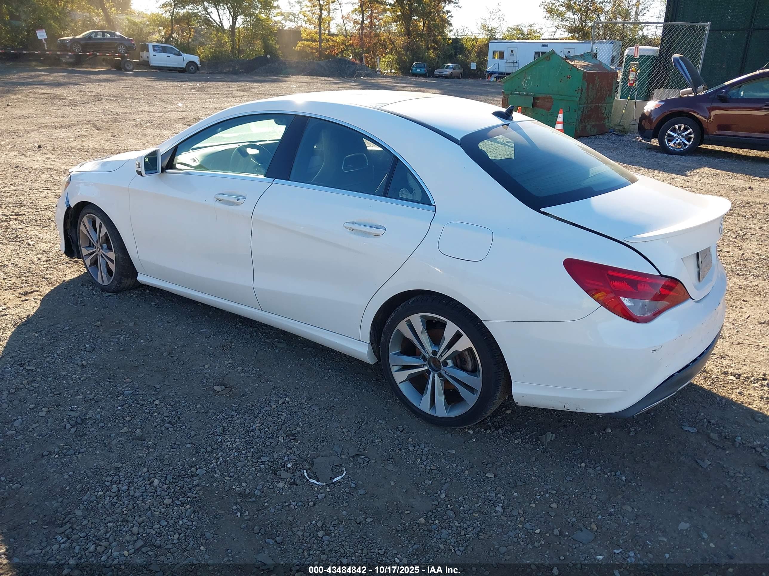 MERCEDES-BENZ CLA image 3