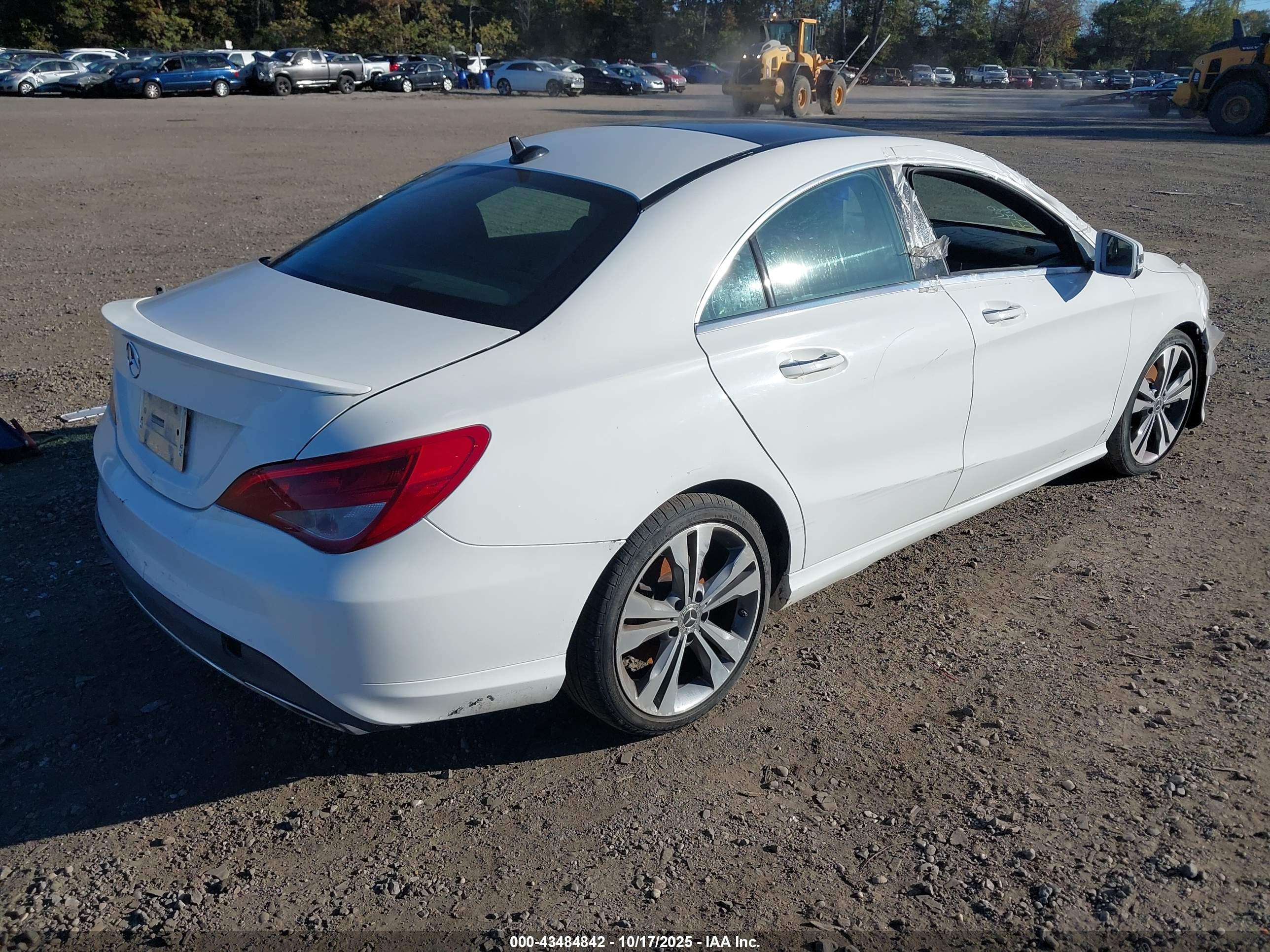 MERCEDES-BENZ CLA image 4