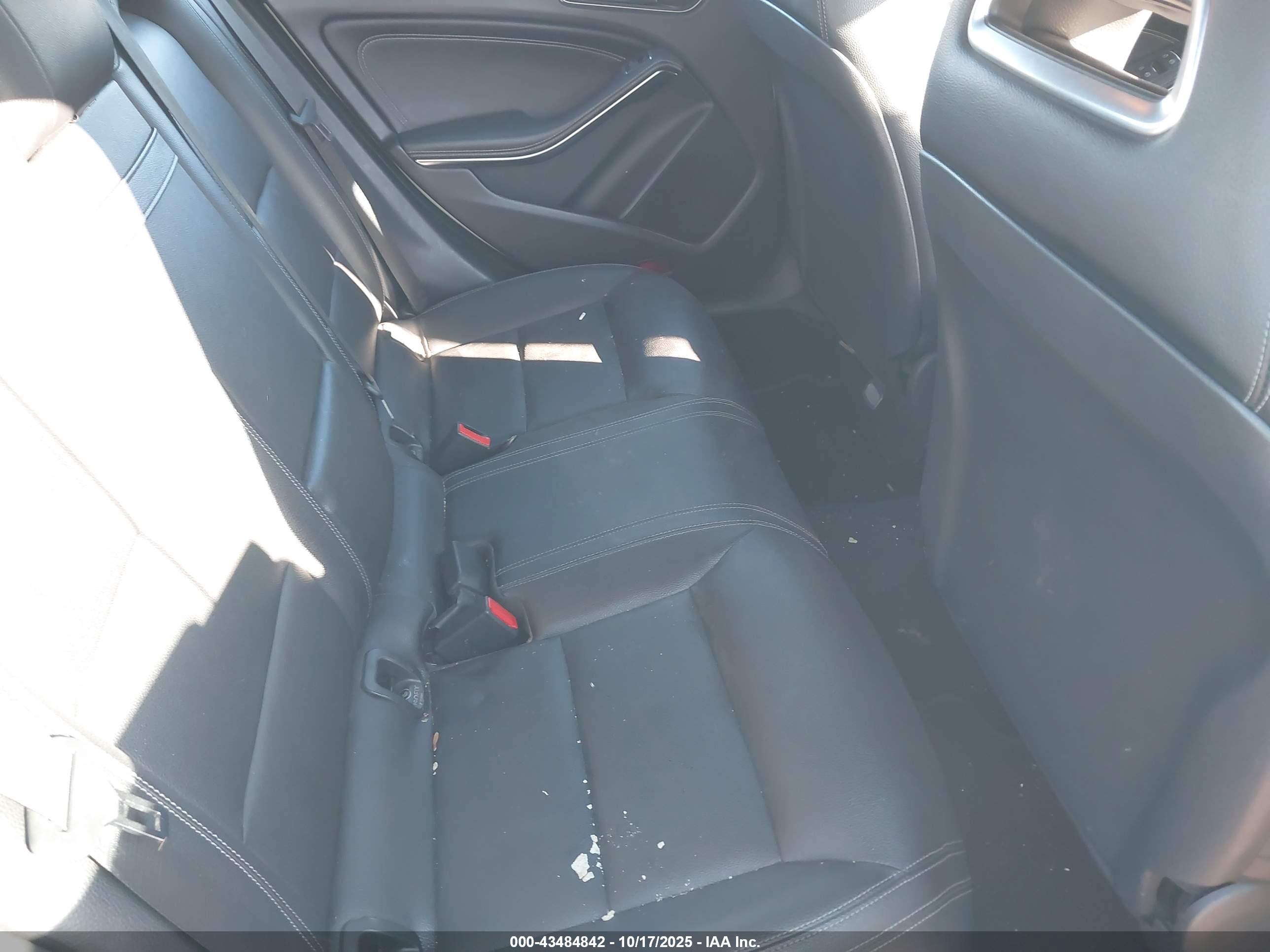 MERCEDES-BENZ CLA image 8