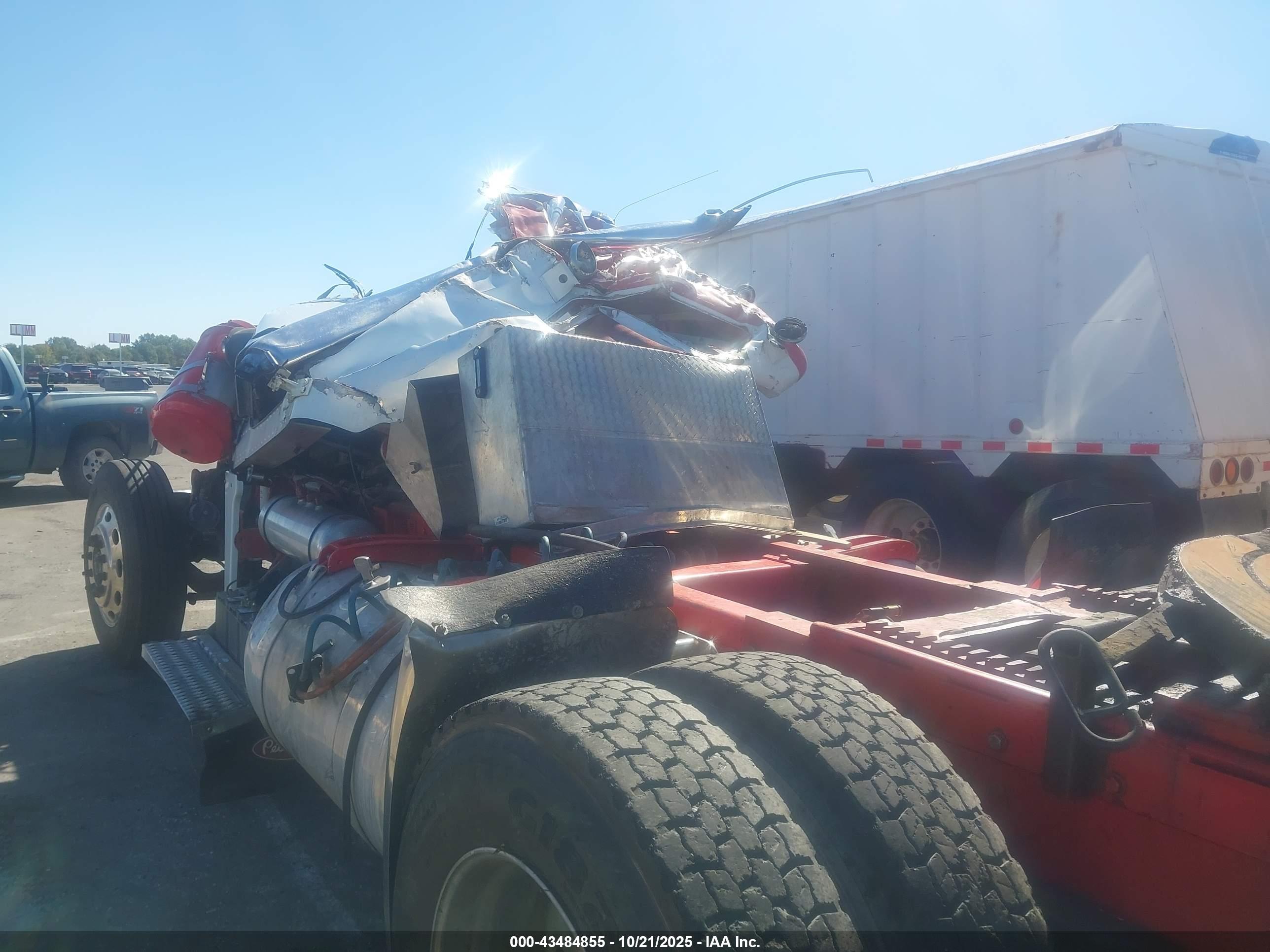 PETERBILT 379 image 8