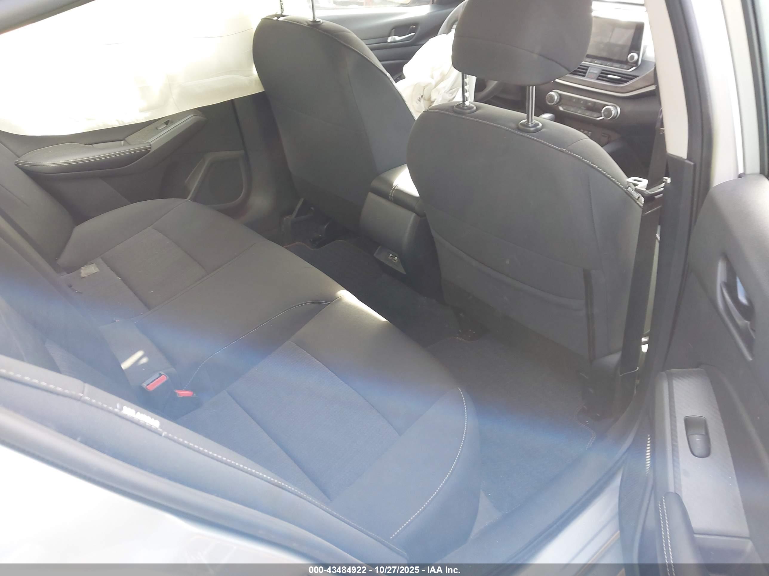 NISSAN ALTIMA image 8