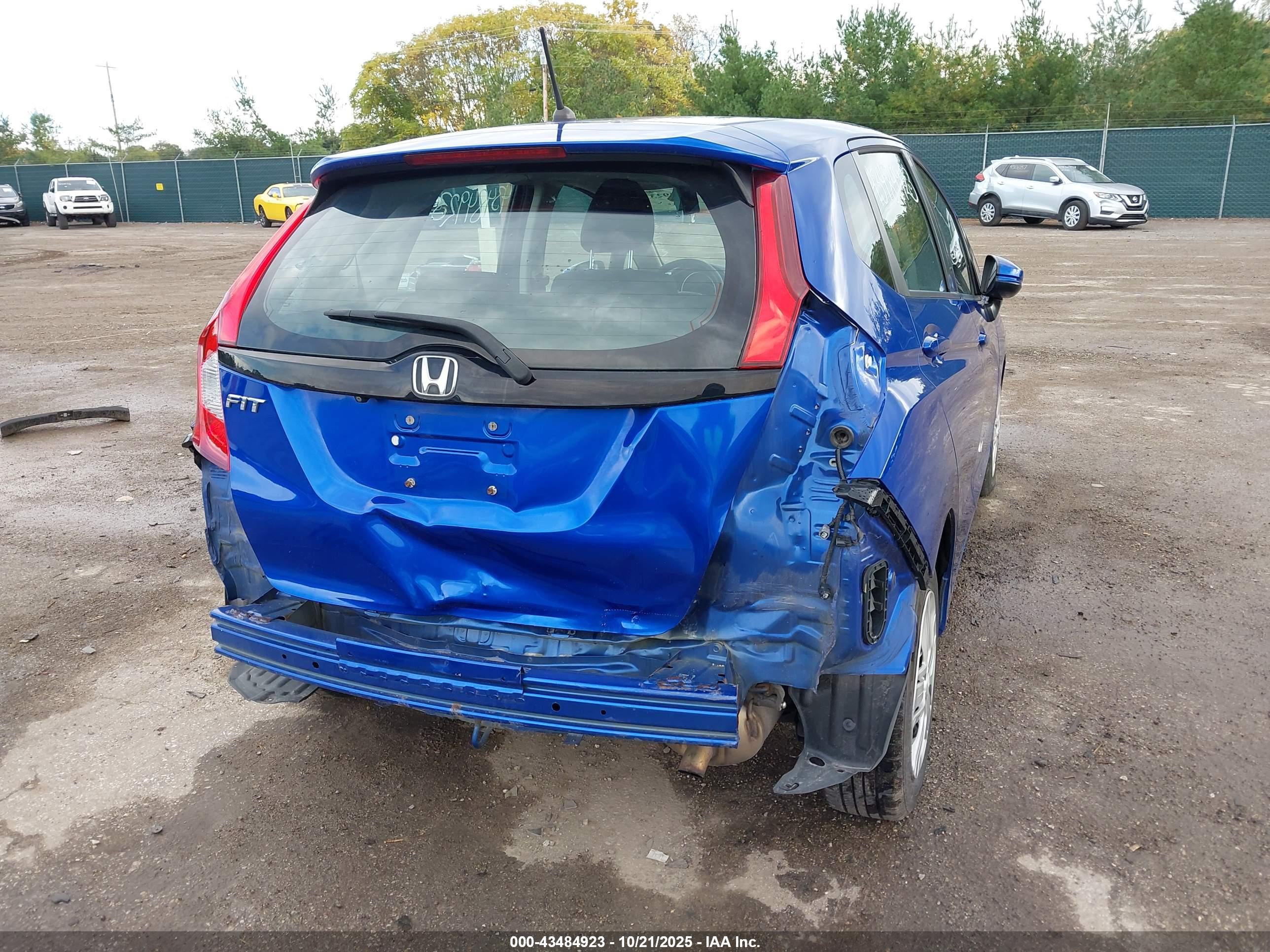 HONDA FIT image 6