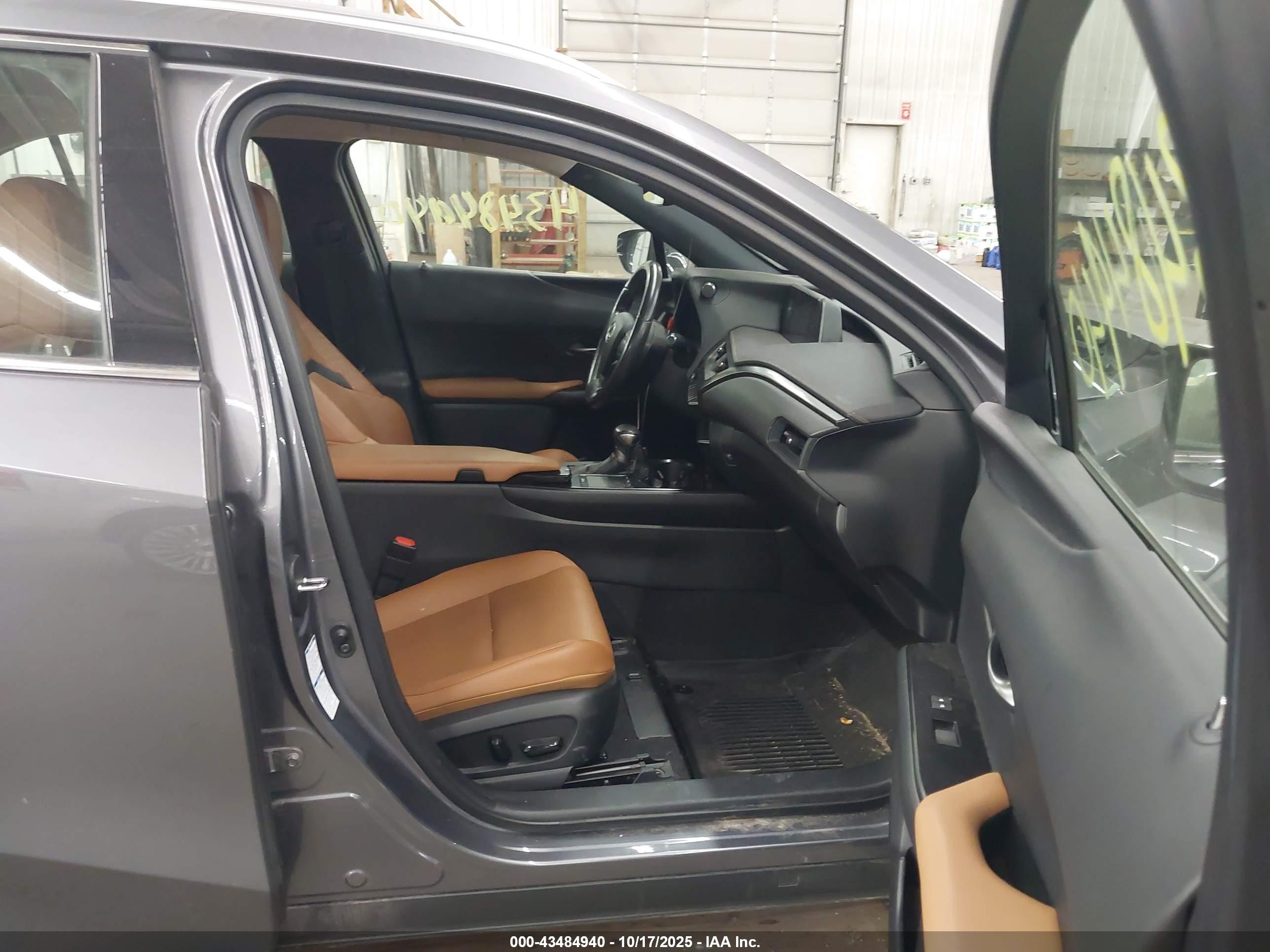 LEXUS UX image 5