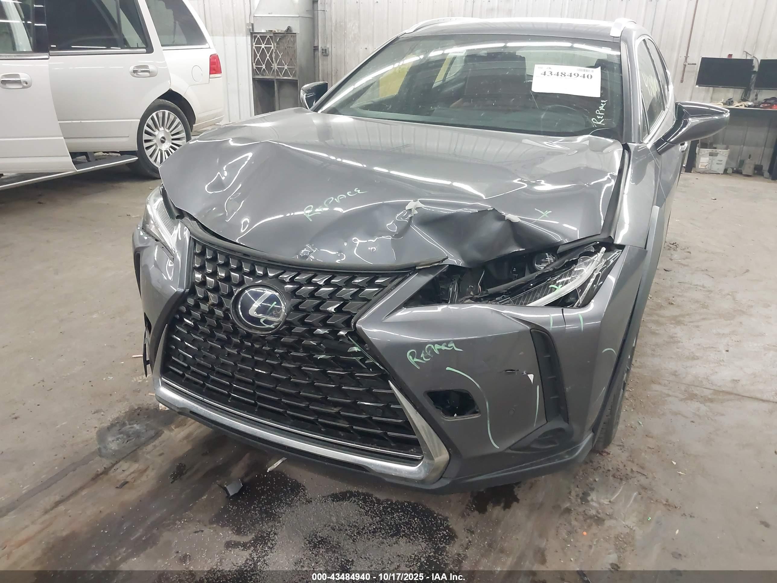 LEXUS UX image 6