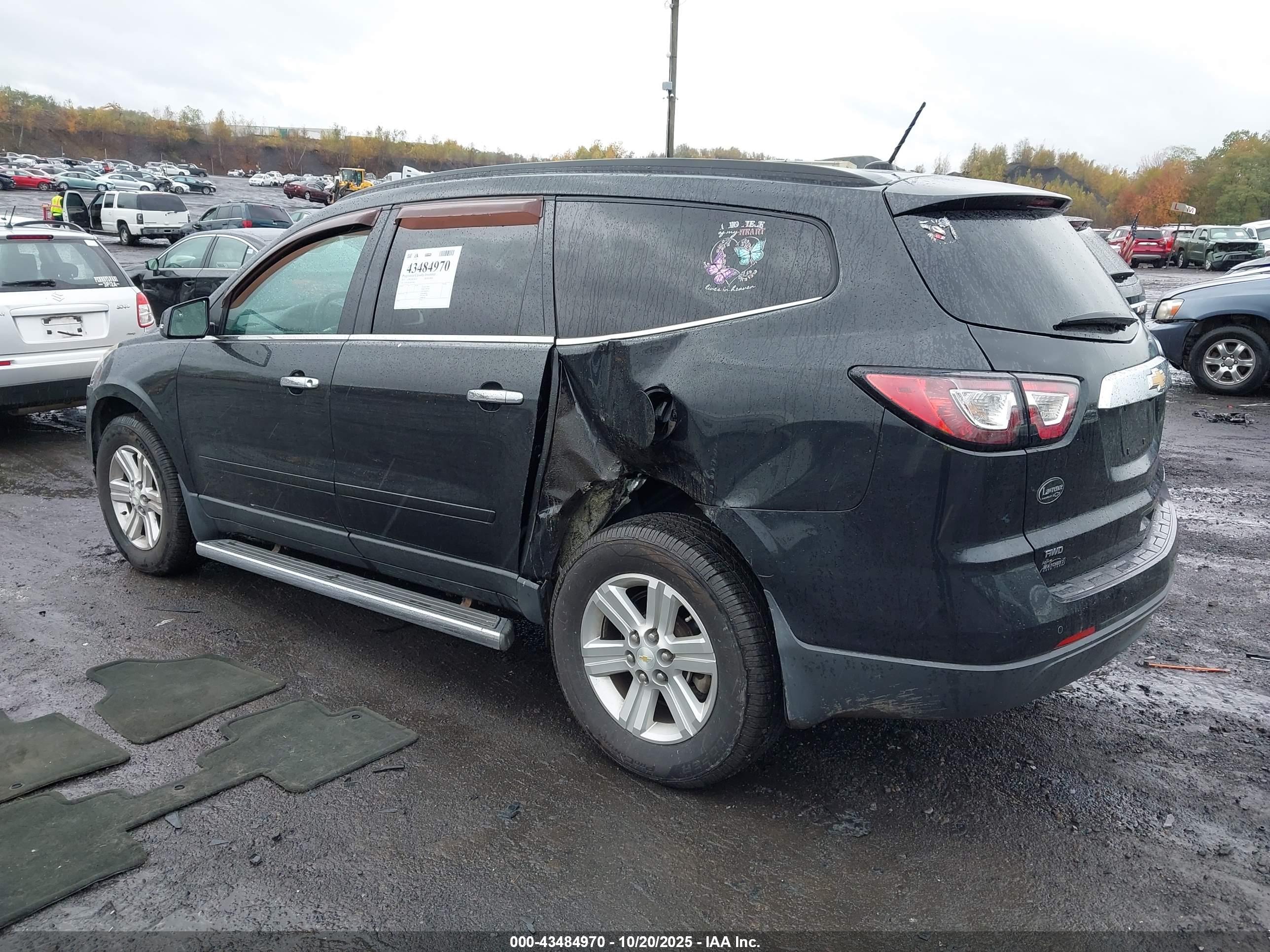 CHEVROLET TRAVERSE image 3
