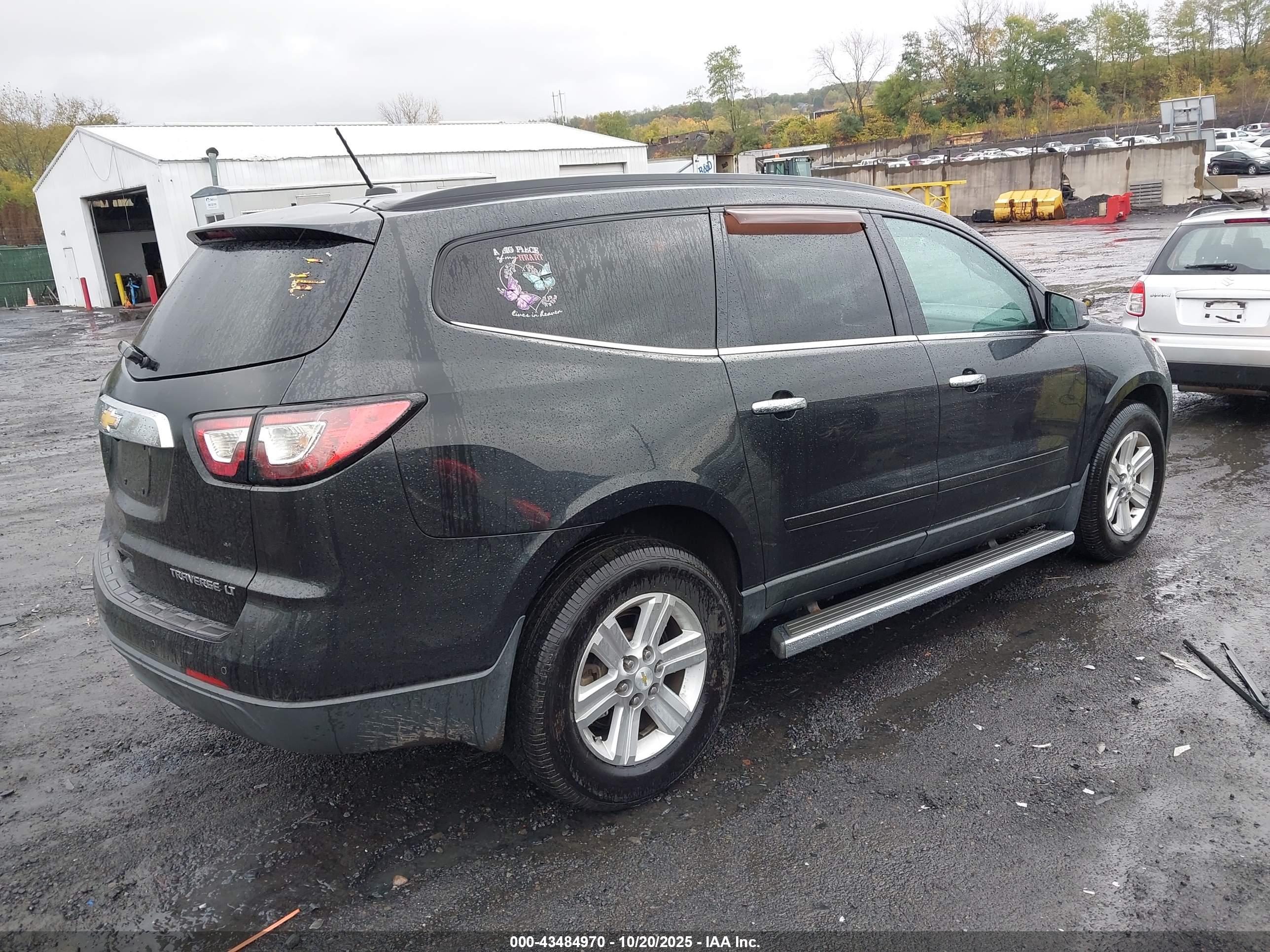 CHEVROLET TRAVERSE image 4