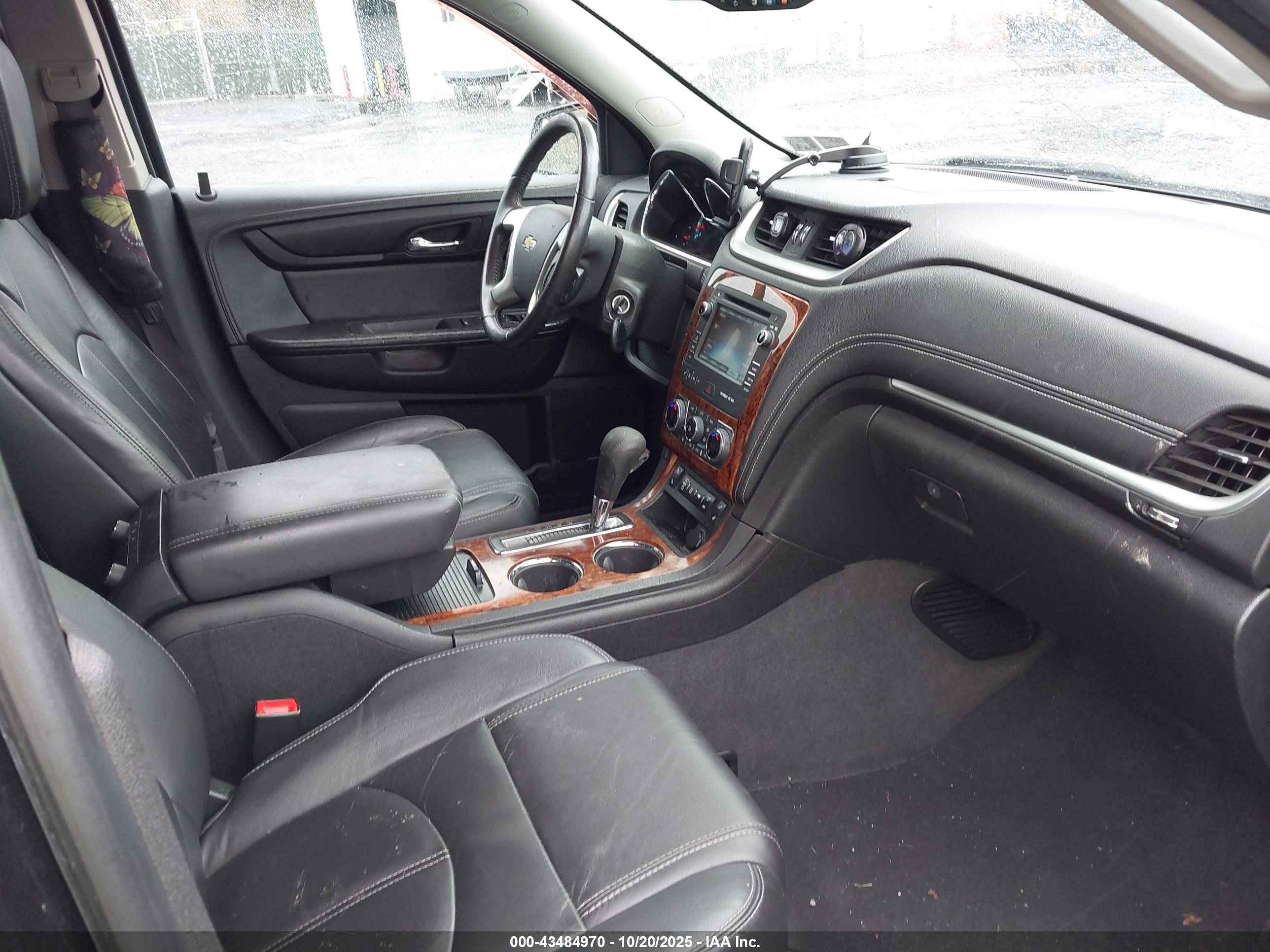 CHEVROLET TRAVERSE image 5