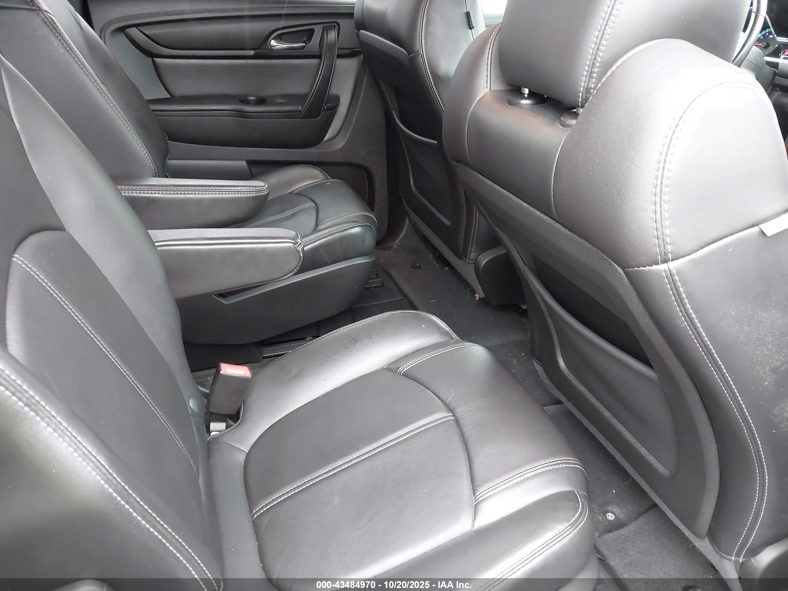 CHEVROLET TRAVERSE image 8