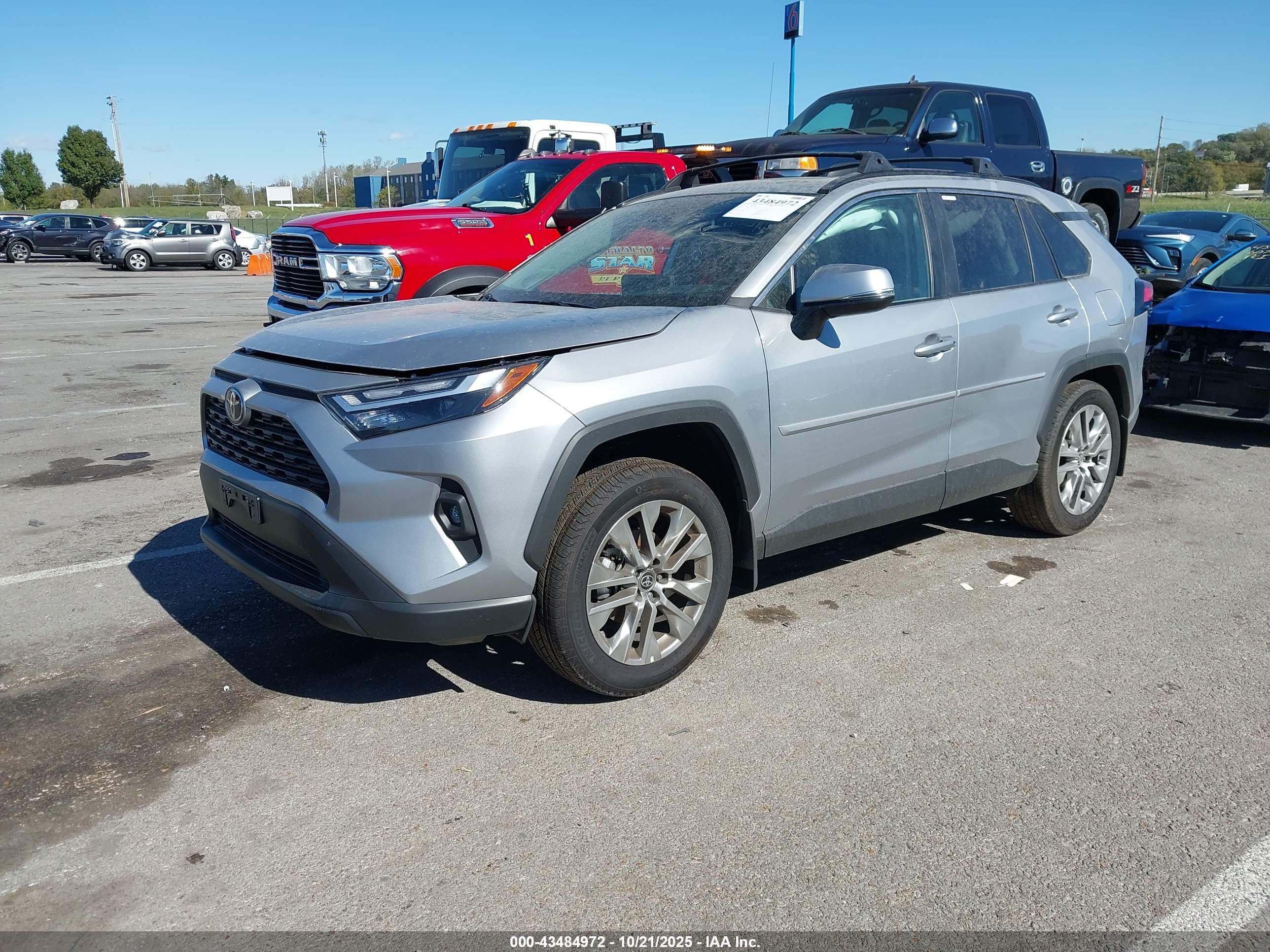 TOYOTA RAV4 image 2