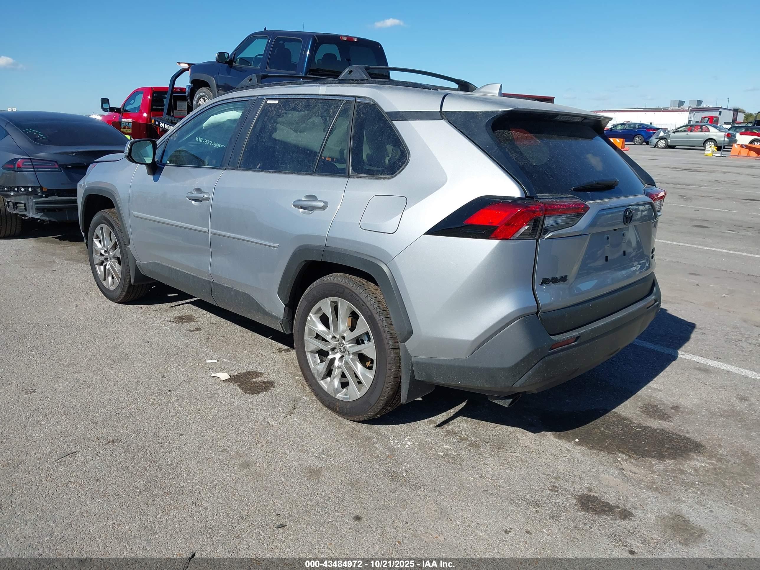 TOYOTA RAV4 image 3