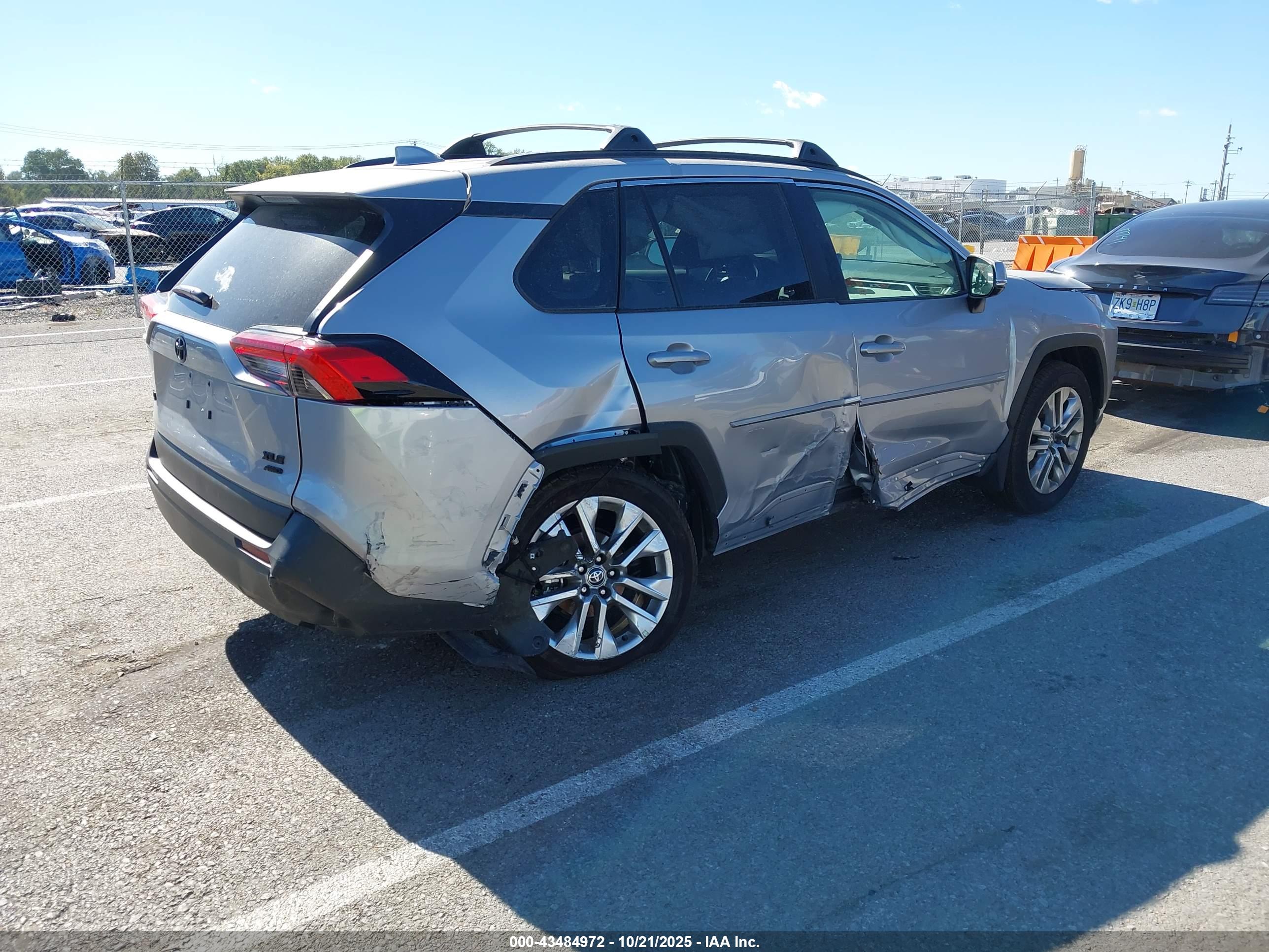 TOYOTA RAV4 image 4