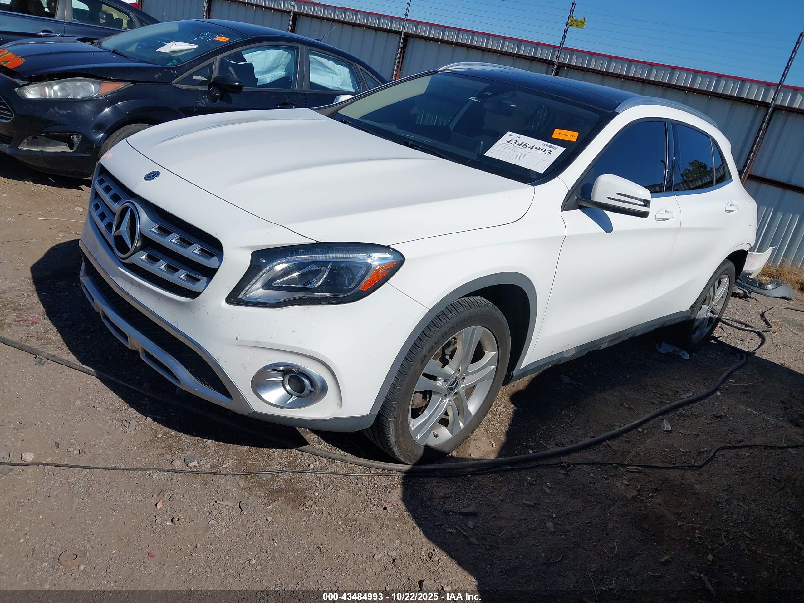 MERCEDES-BENZ GLA image 2