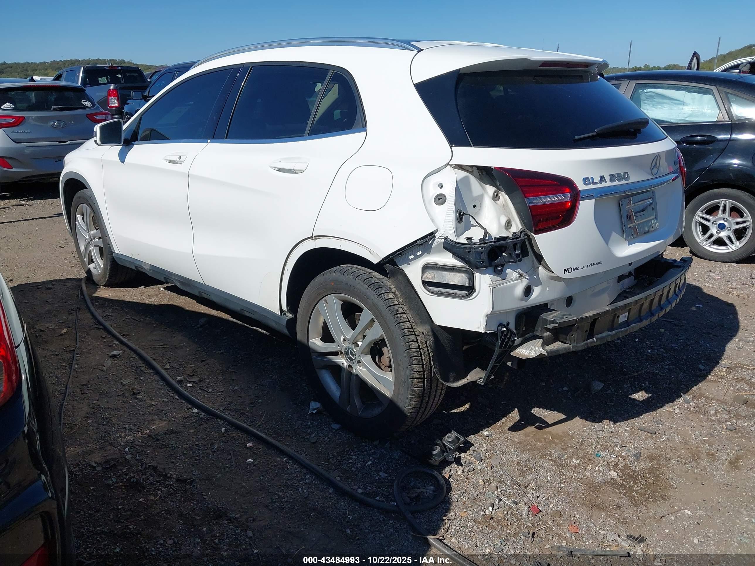 MERCEDES-BENZ GLA image 3
