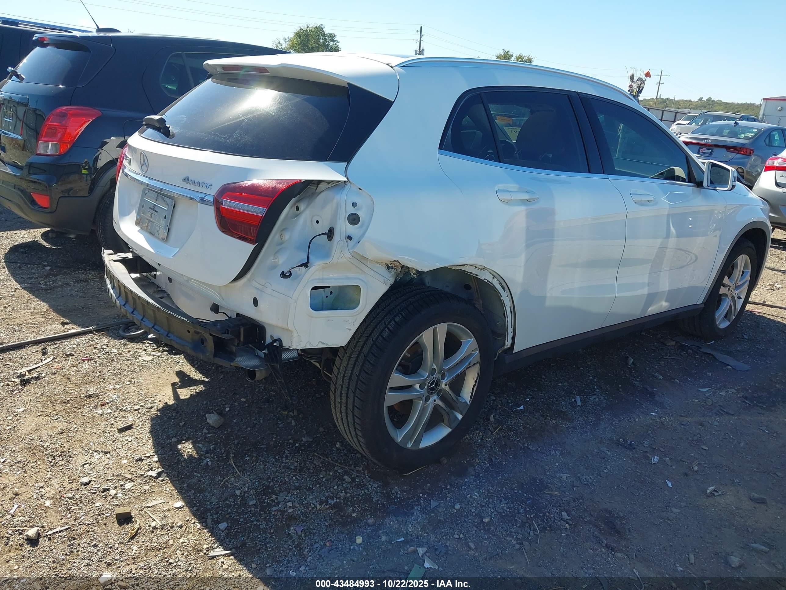 MERCEDES-BENZ GLA image 4
