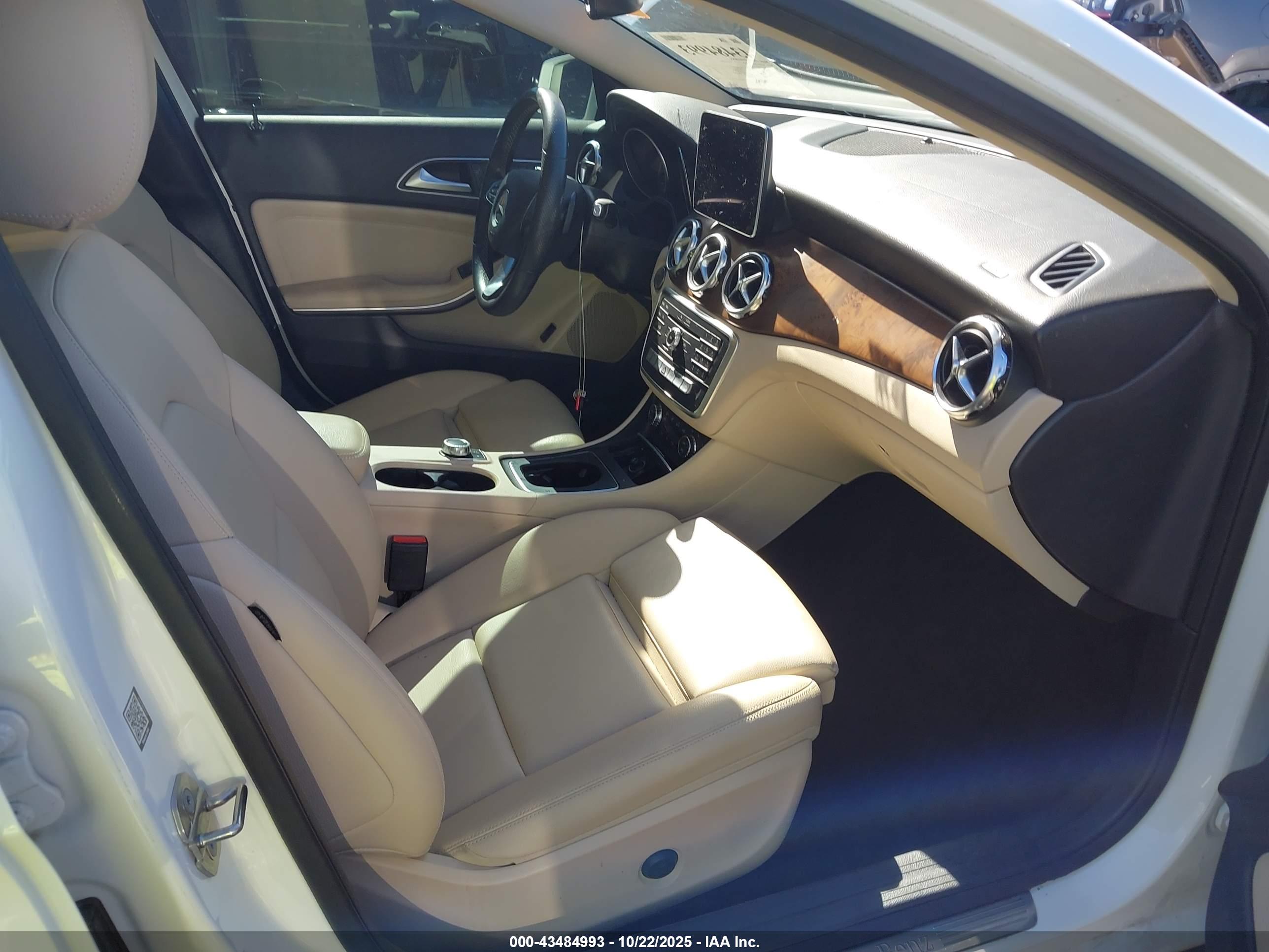 MERCEDES-BENZ GLA image 5