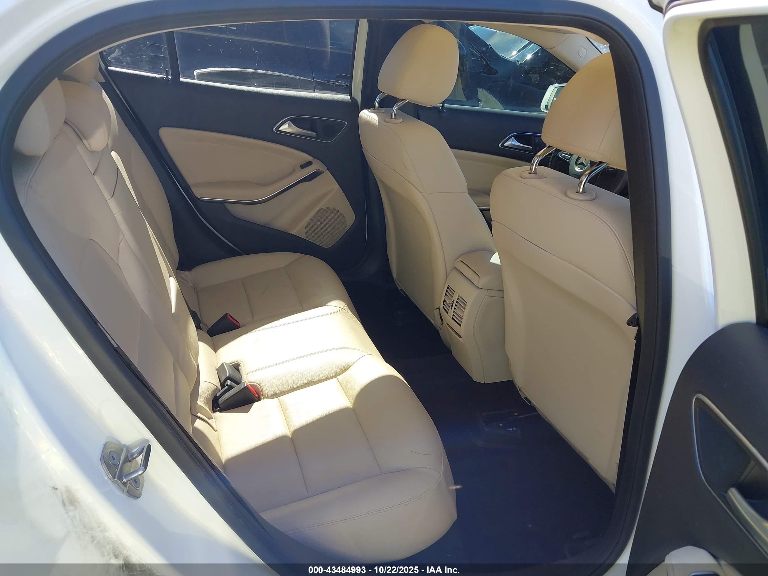 MERCEDES-BENZ GLA image 8