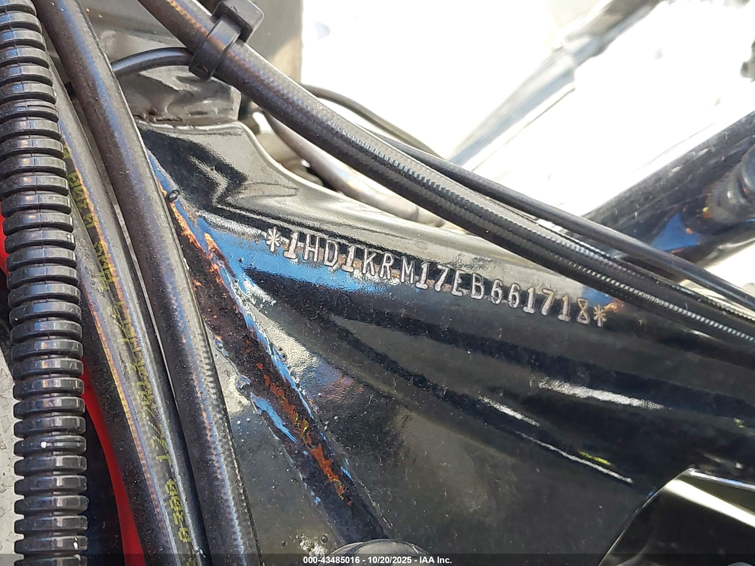 HARLEY-DAVIDSON FLHXS image 10