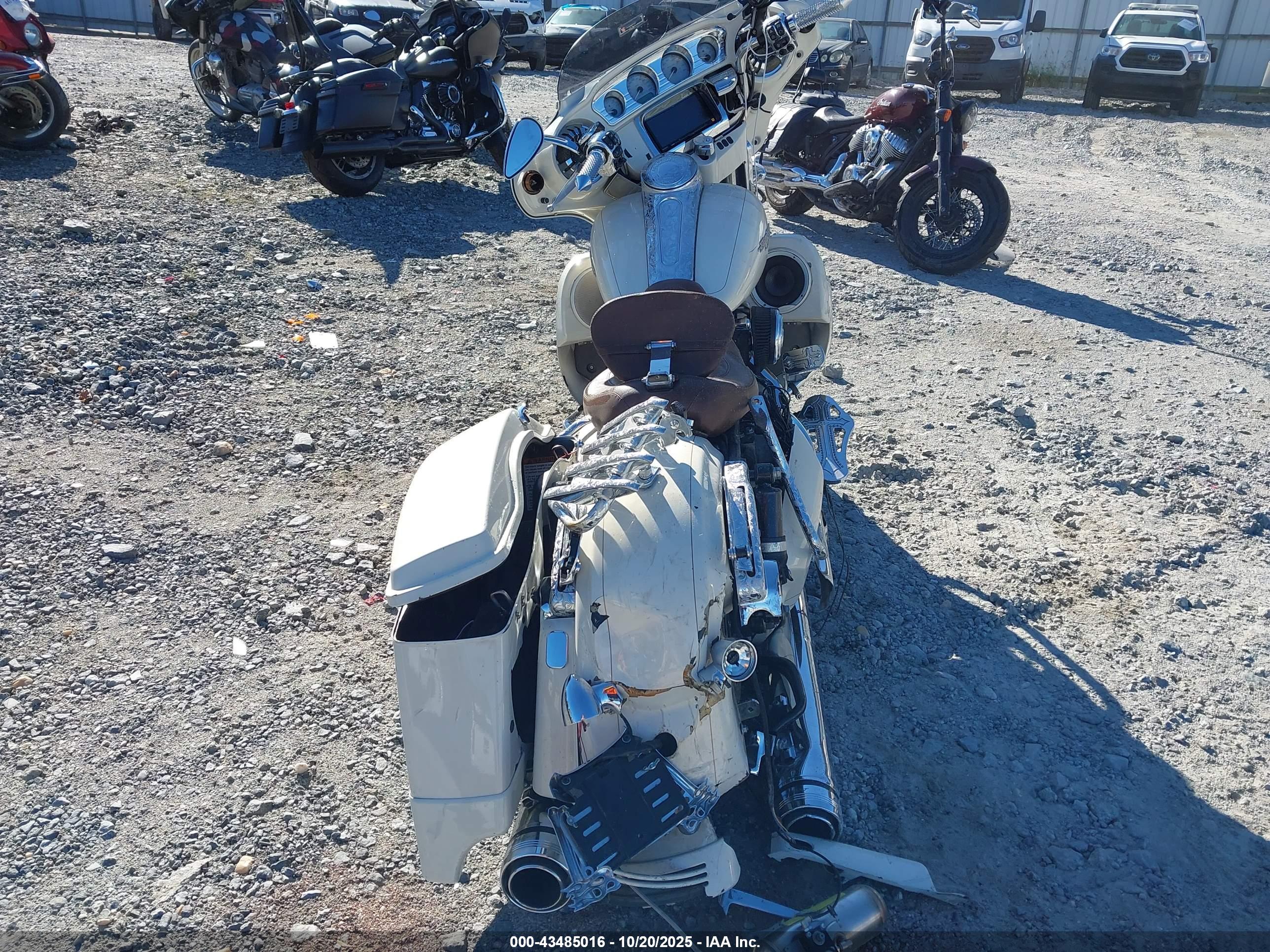 HARLEY-DAVIDSON FLHXS image 6