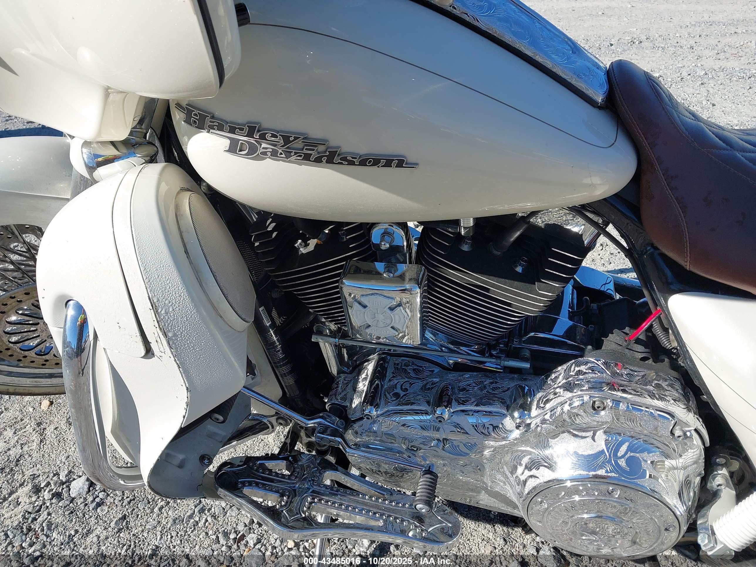 HARLEY-DAVIDSON FLHXS image 9