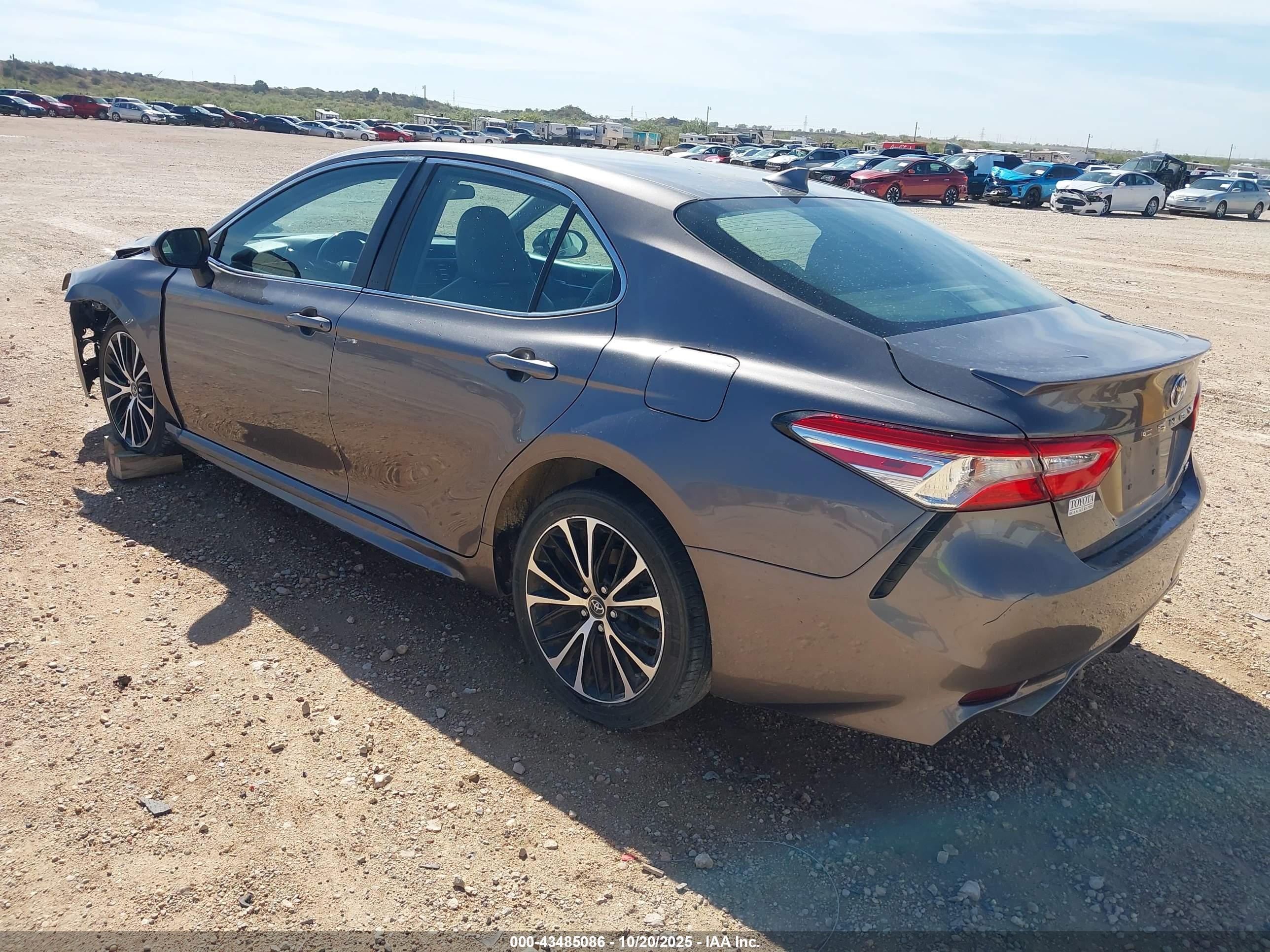 TOYOTA CAMRY image 3