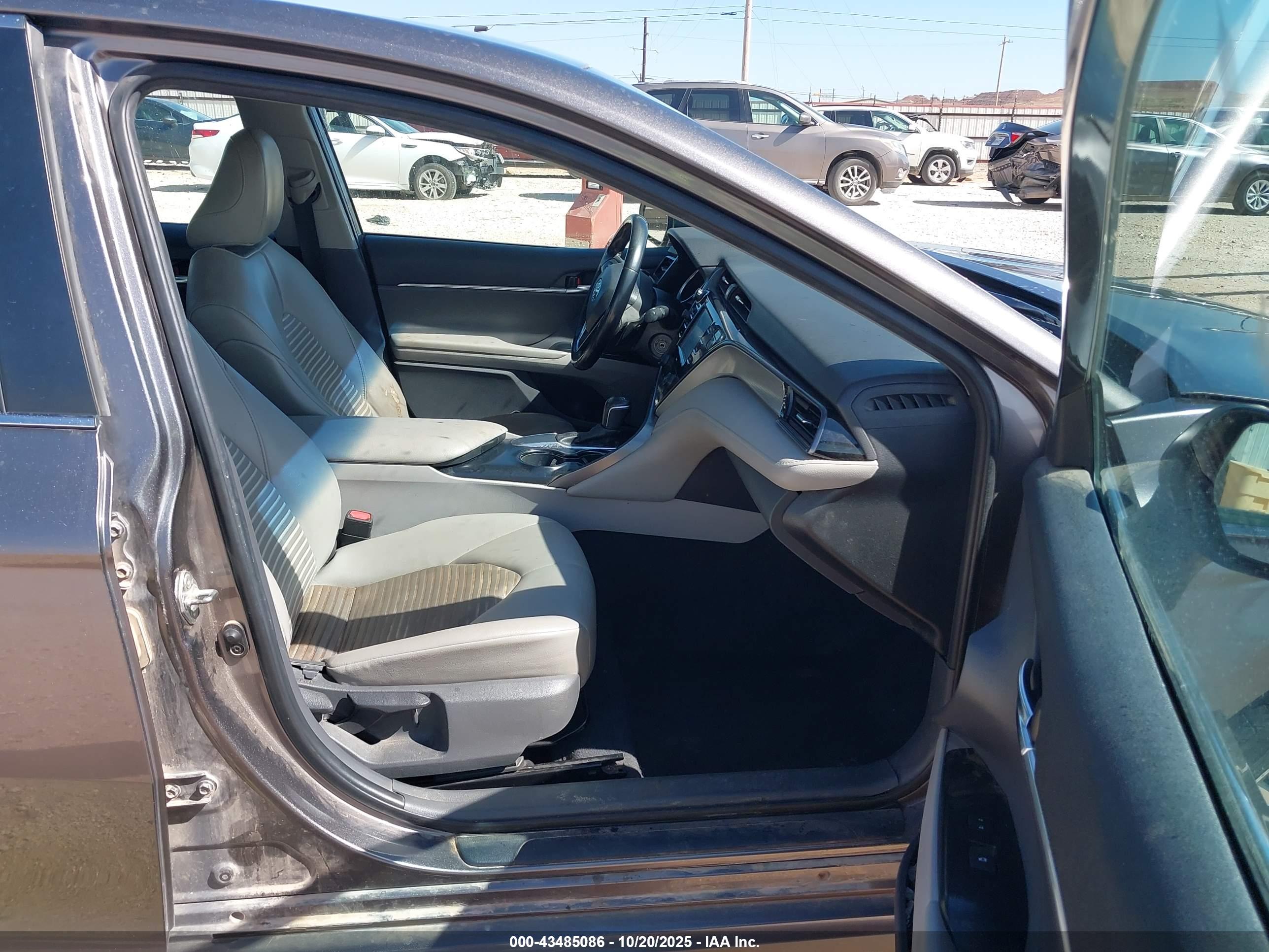TOYOTA CAMRY image 5