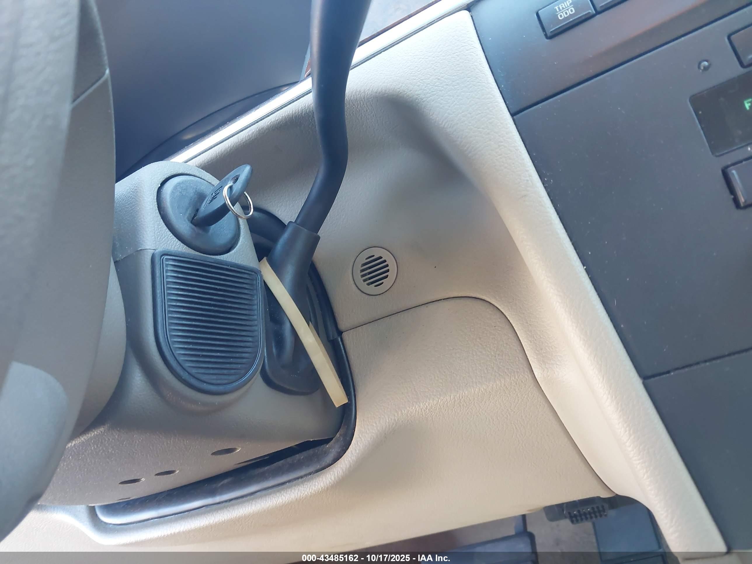 BUICK LACROSSE image 11