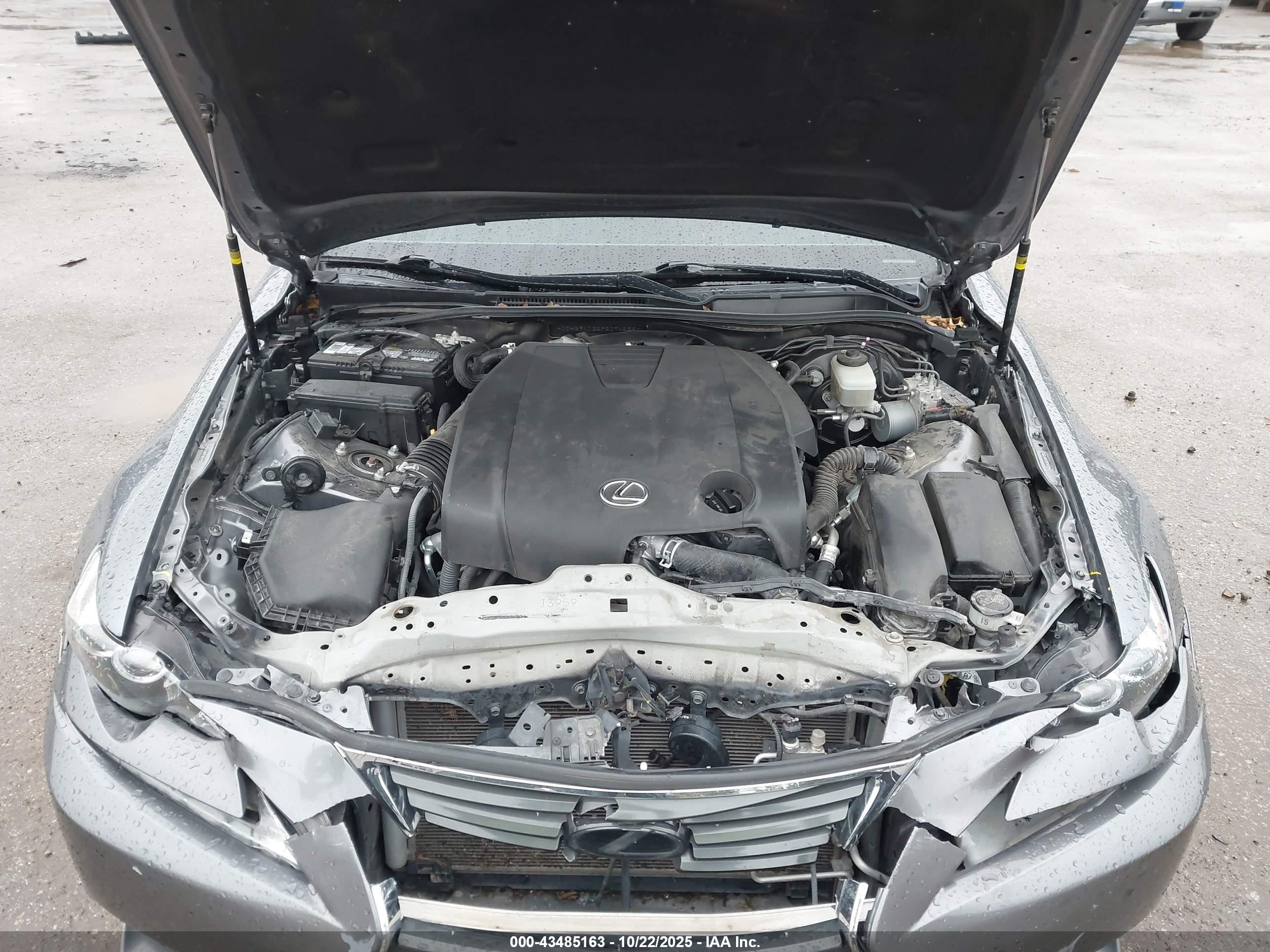 LEXUS IS image 10