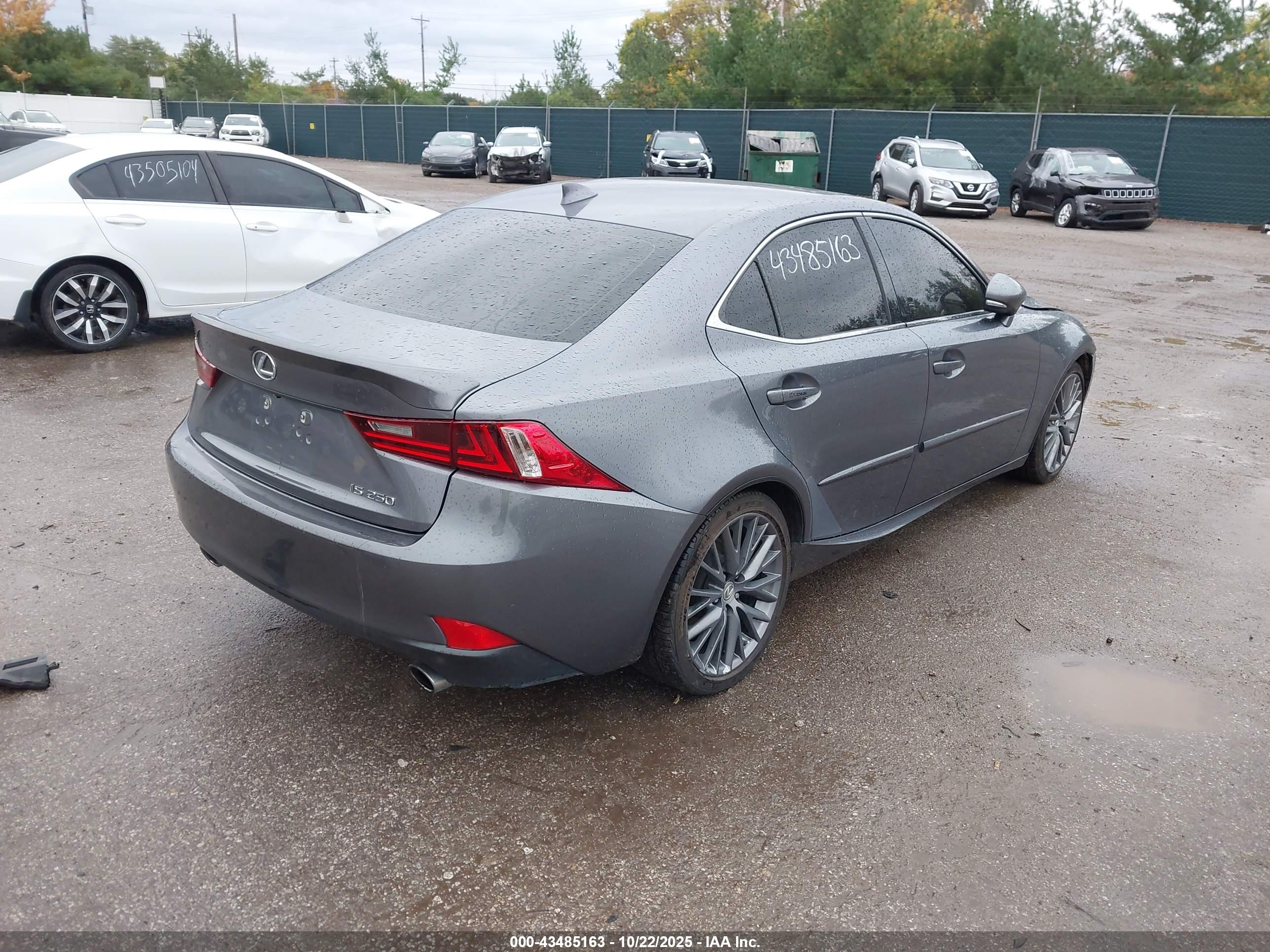 LEXUS IS image 4