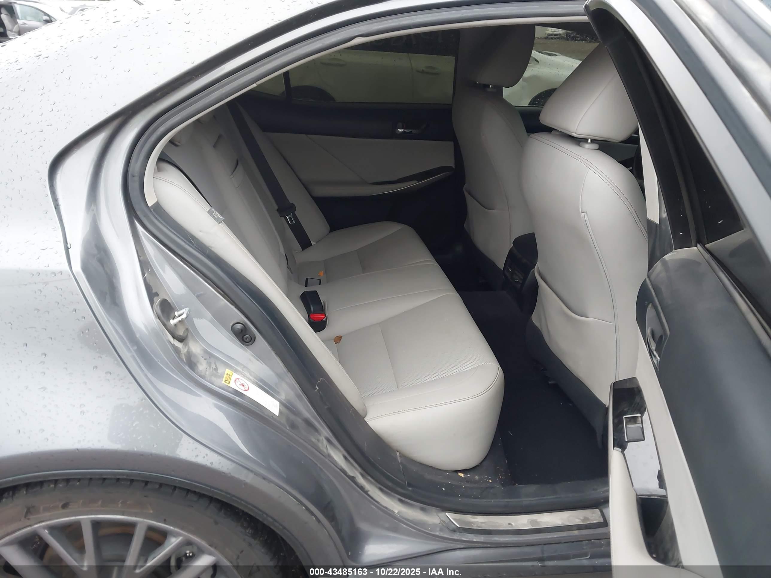 LEXUS IS image 8