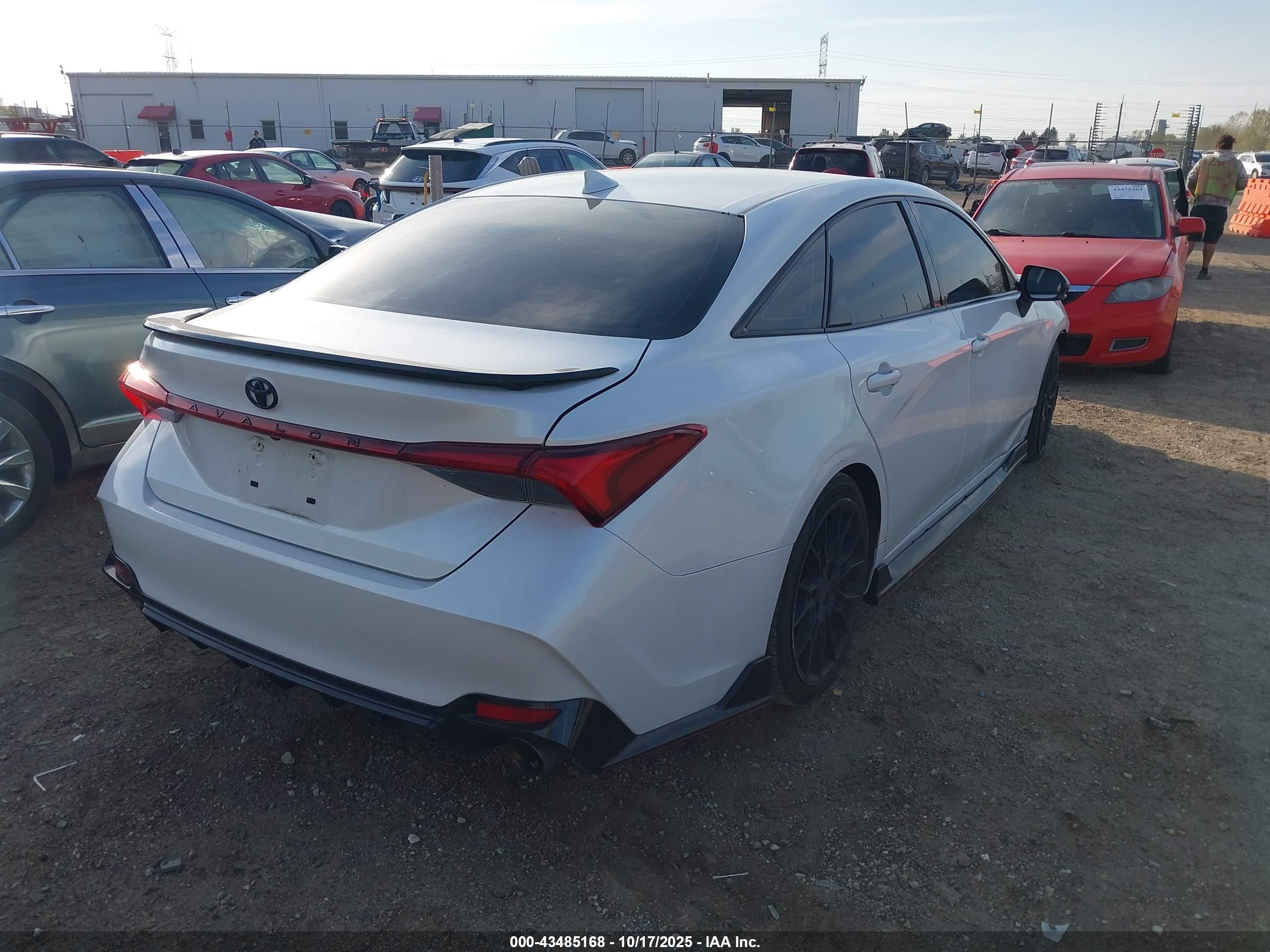 TOYOTA AVALON image 4
