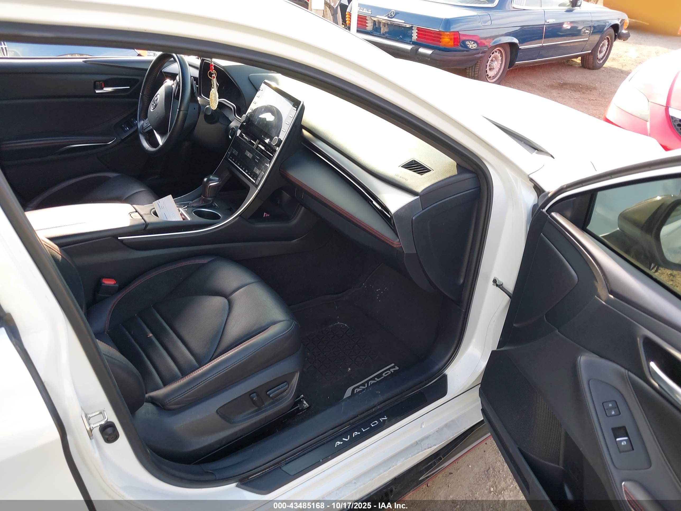 TOYOTA AVALON image 5