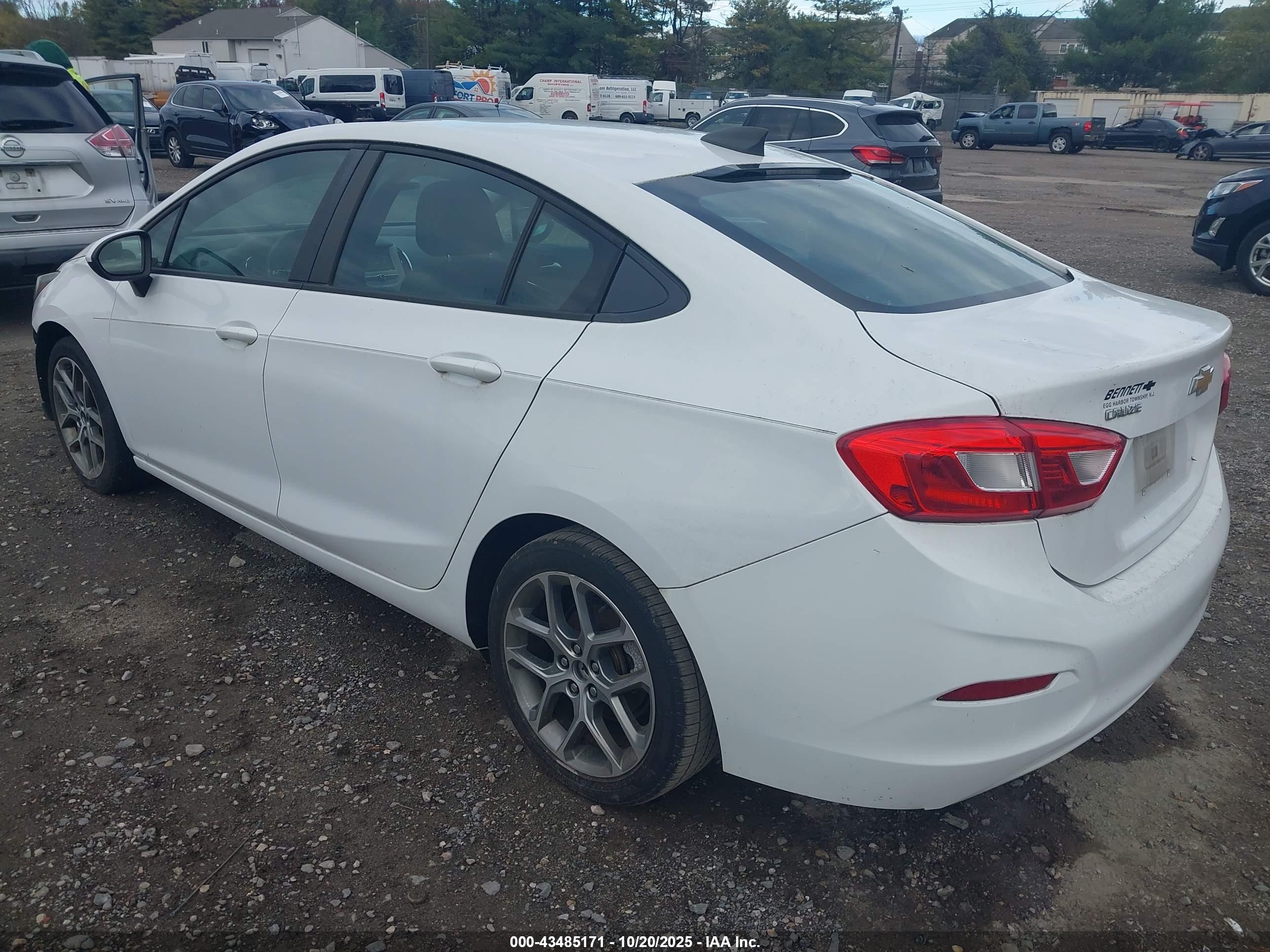 CHEVROLET CRUZE image 3