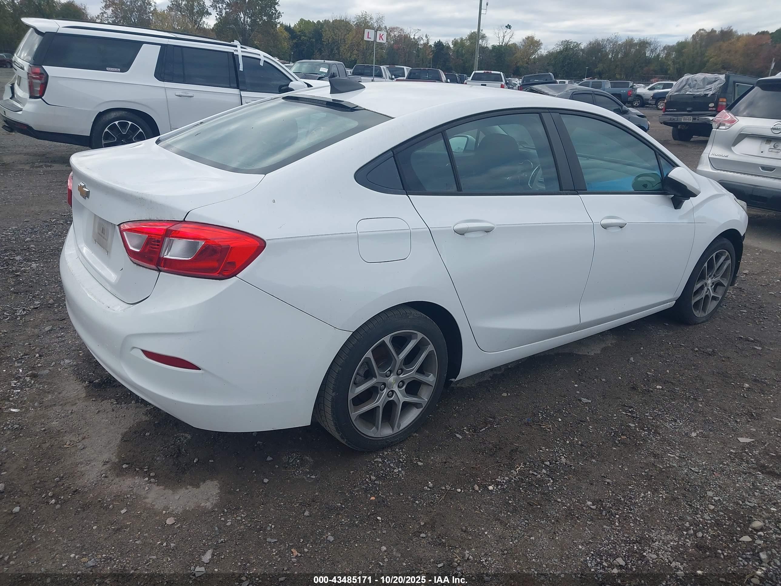 CHEVROLET CRUZE image 4