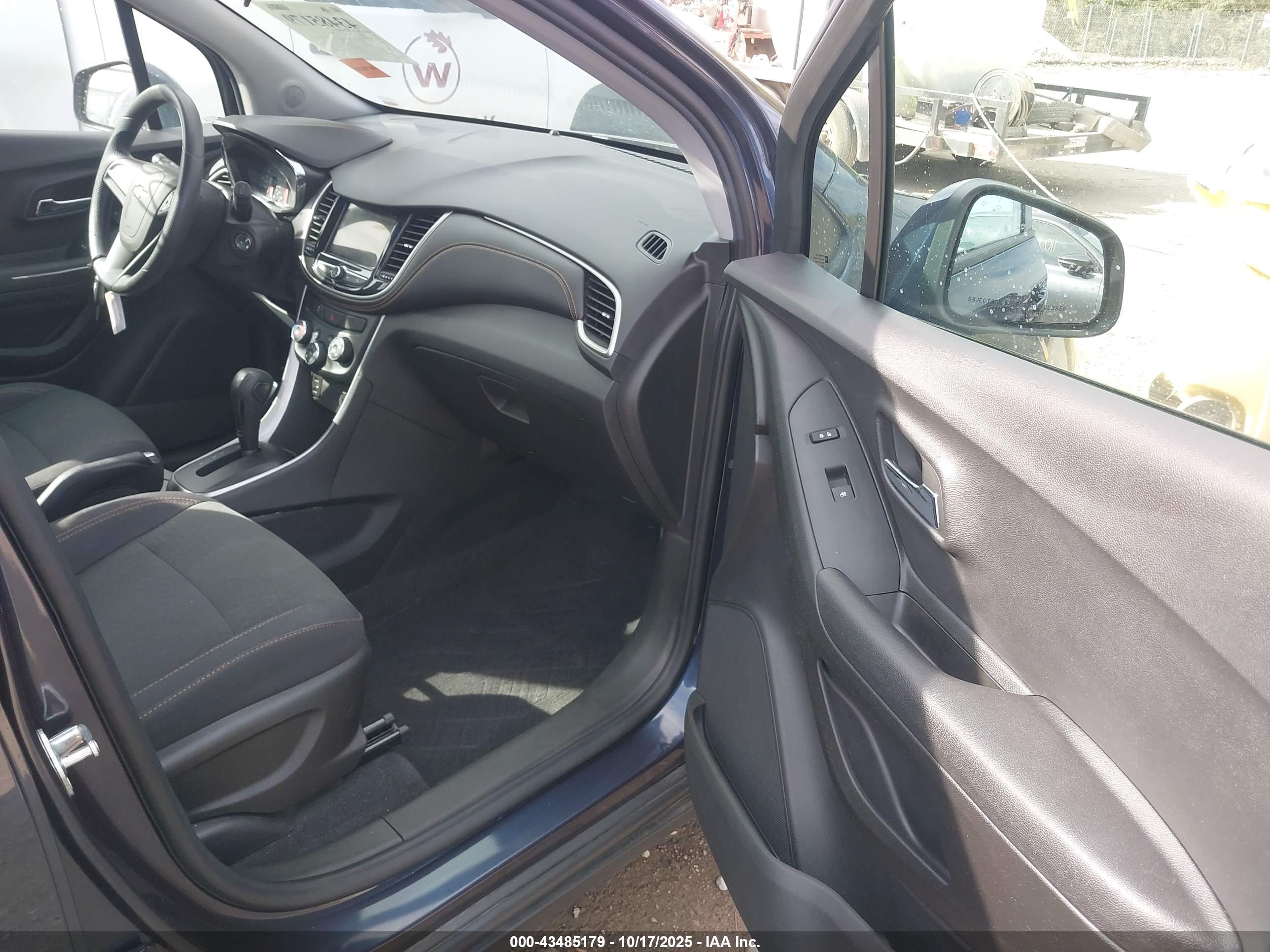 CHEVROLET TRAX image 5