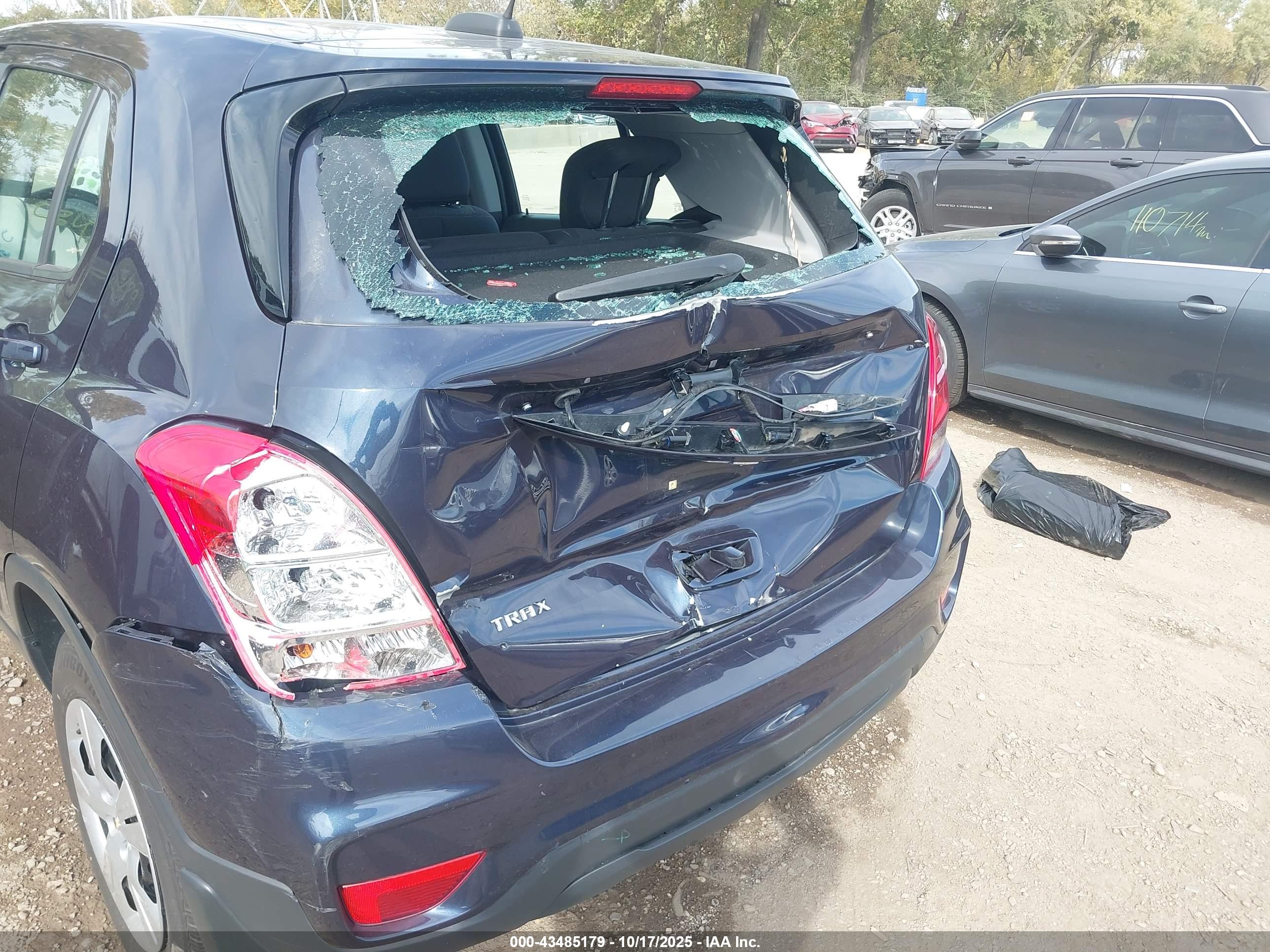 CHEVROLET TRAX image 6