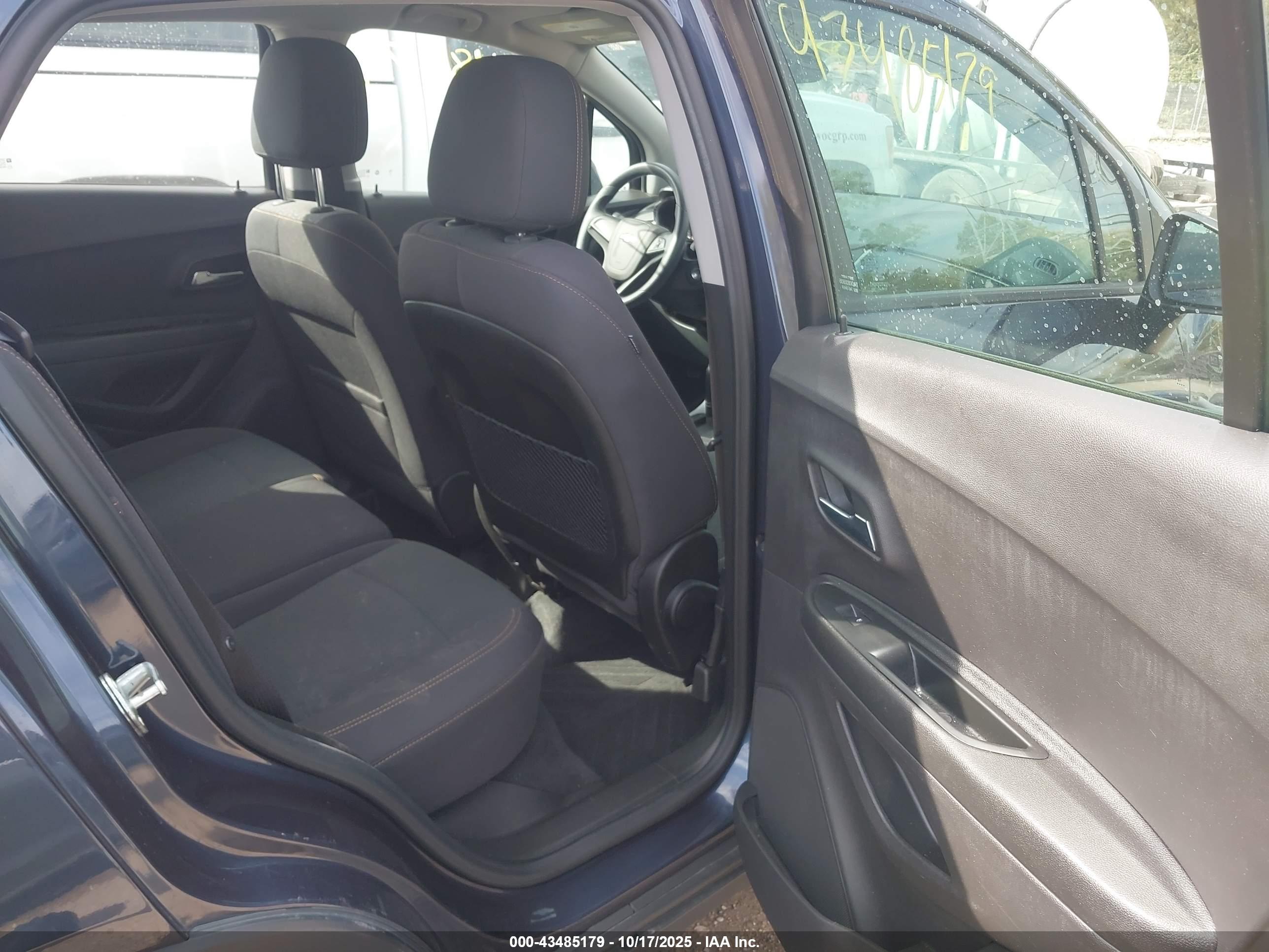 CHEVROLET TRAX image 8