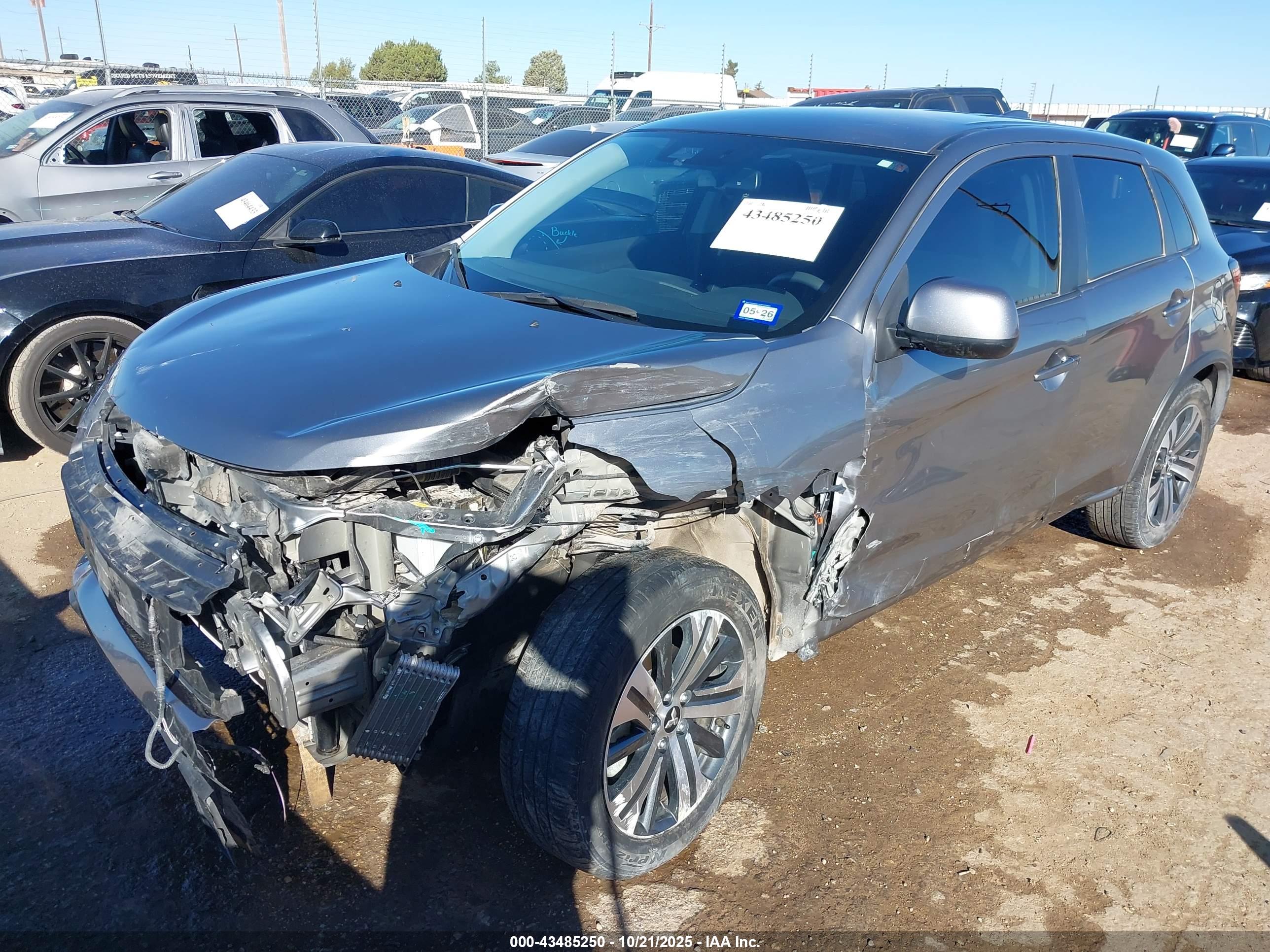 MITSUBISHI OUTLANDER image 2
