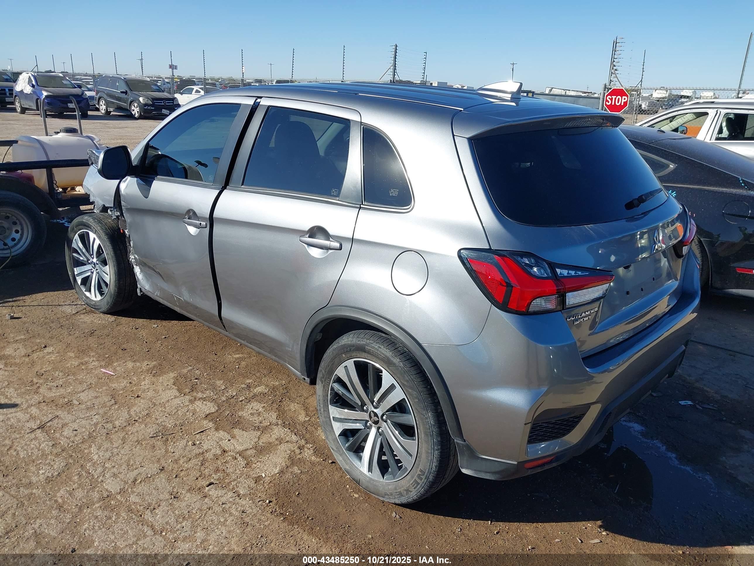 MITSUBISHI OUTLANDER image 3