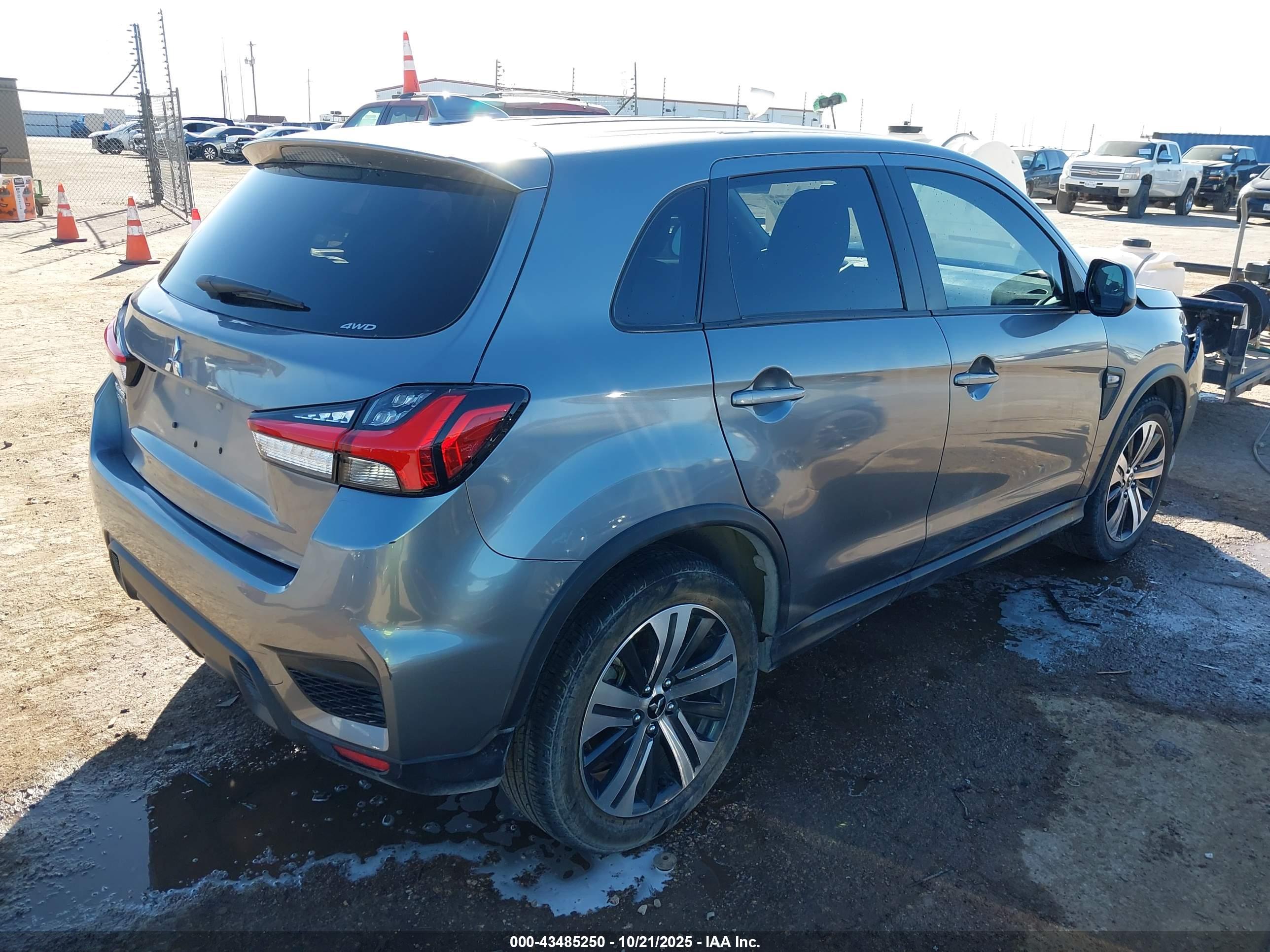 MITSUBISHI OUTLANDER image 4