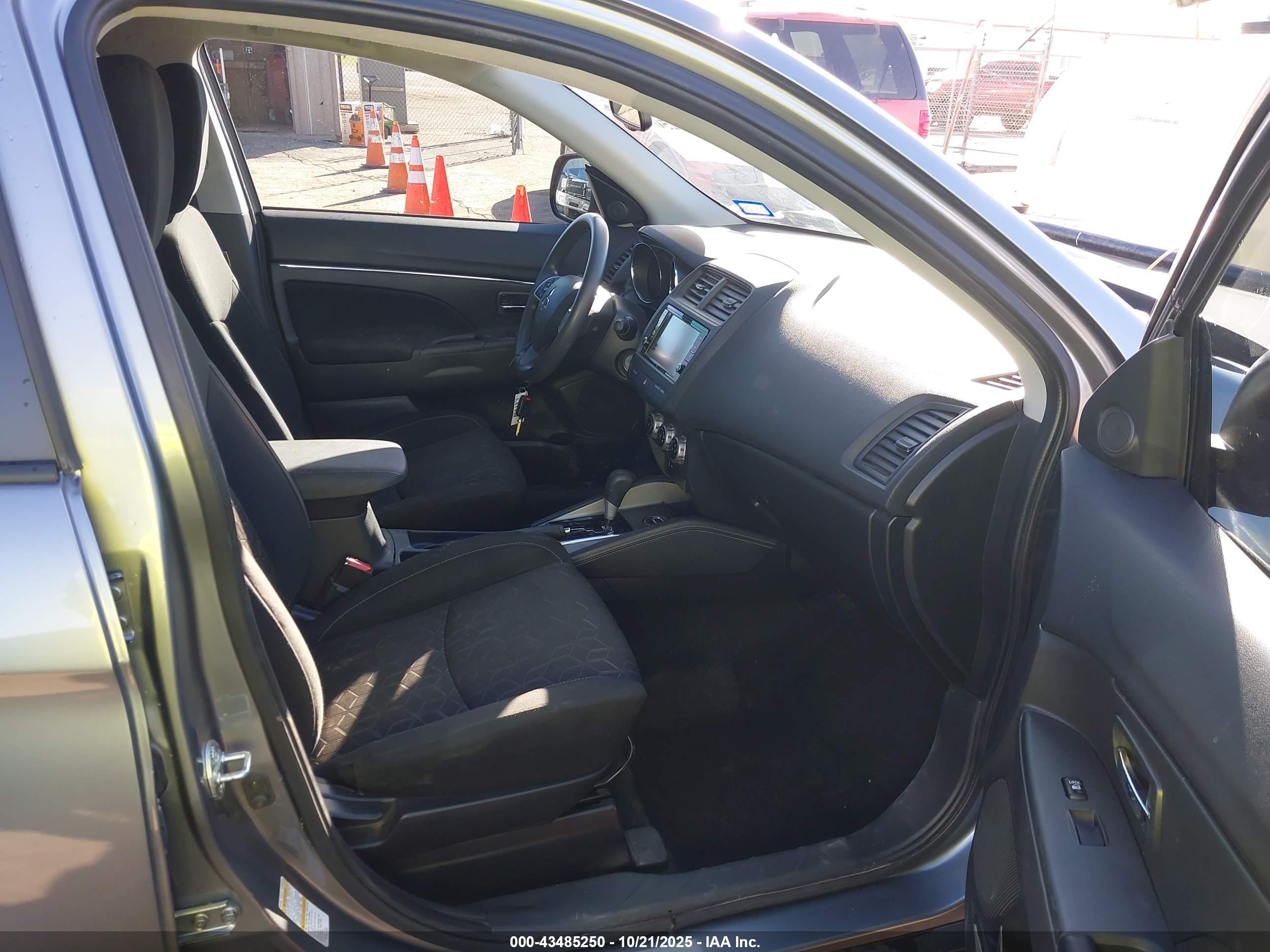 MITSUBISHI OUTLANDER image 5
