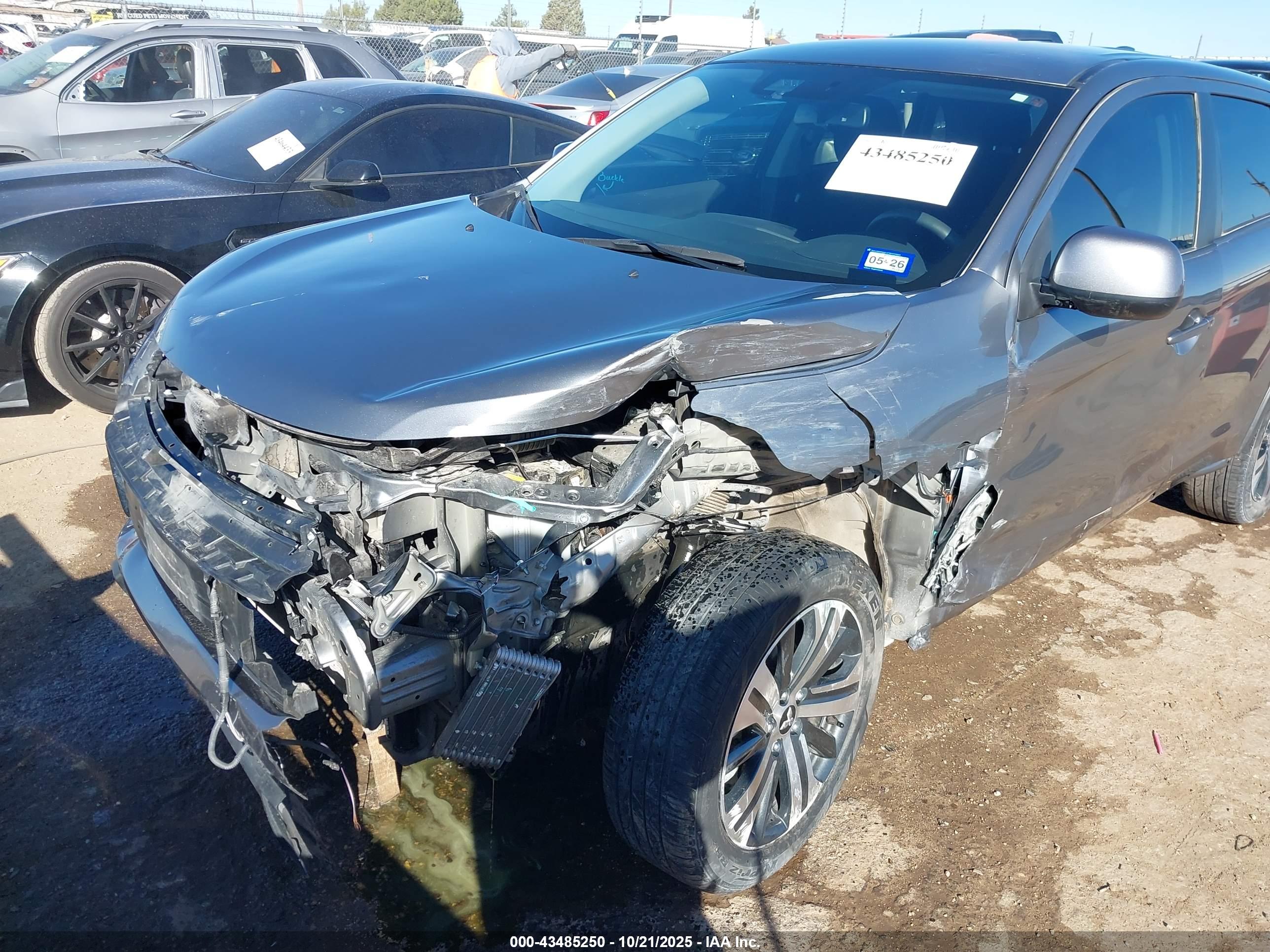 MITSUBISHI OUTLANDER image 6