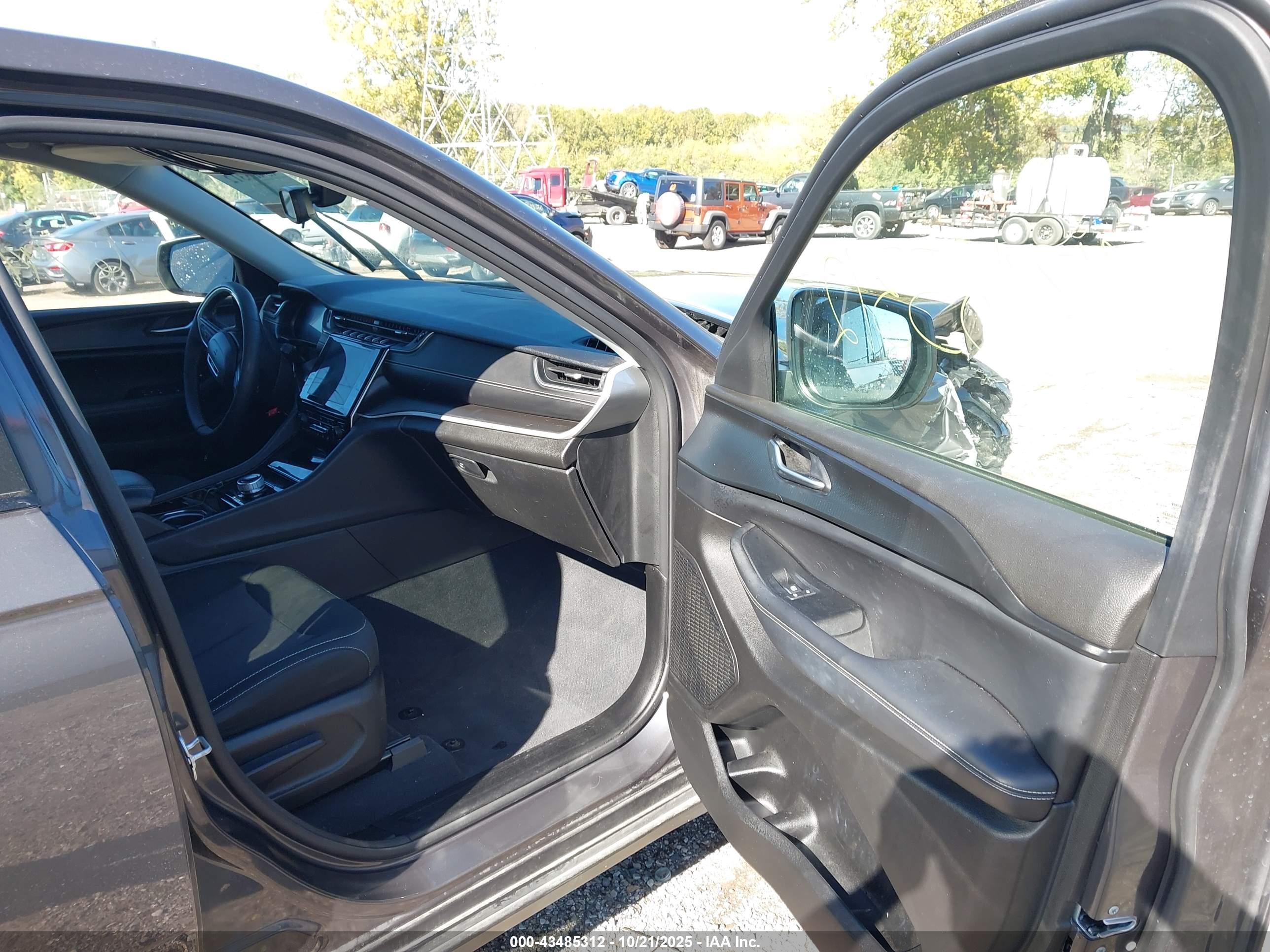 JEEP GRAND image 5