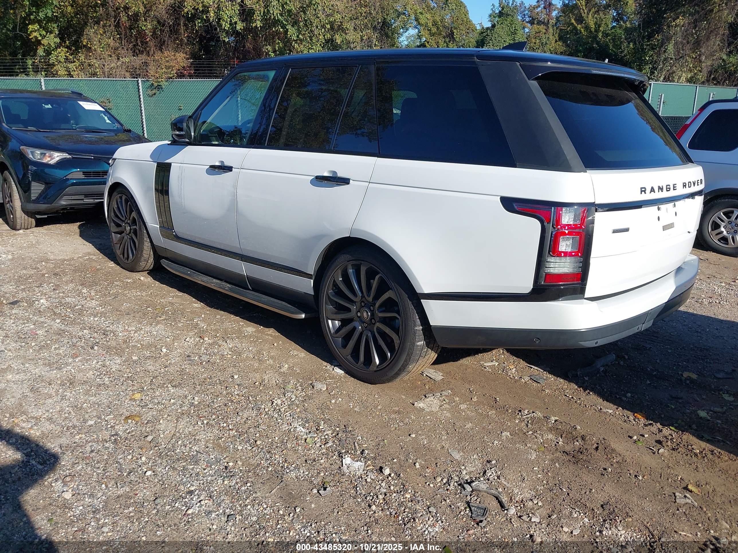 LAND ROVER image 3