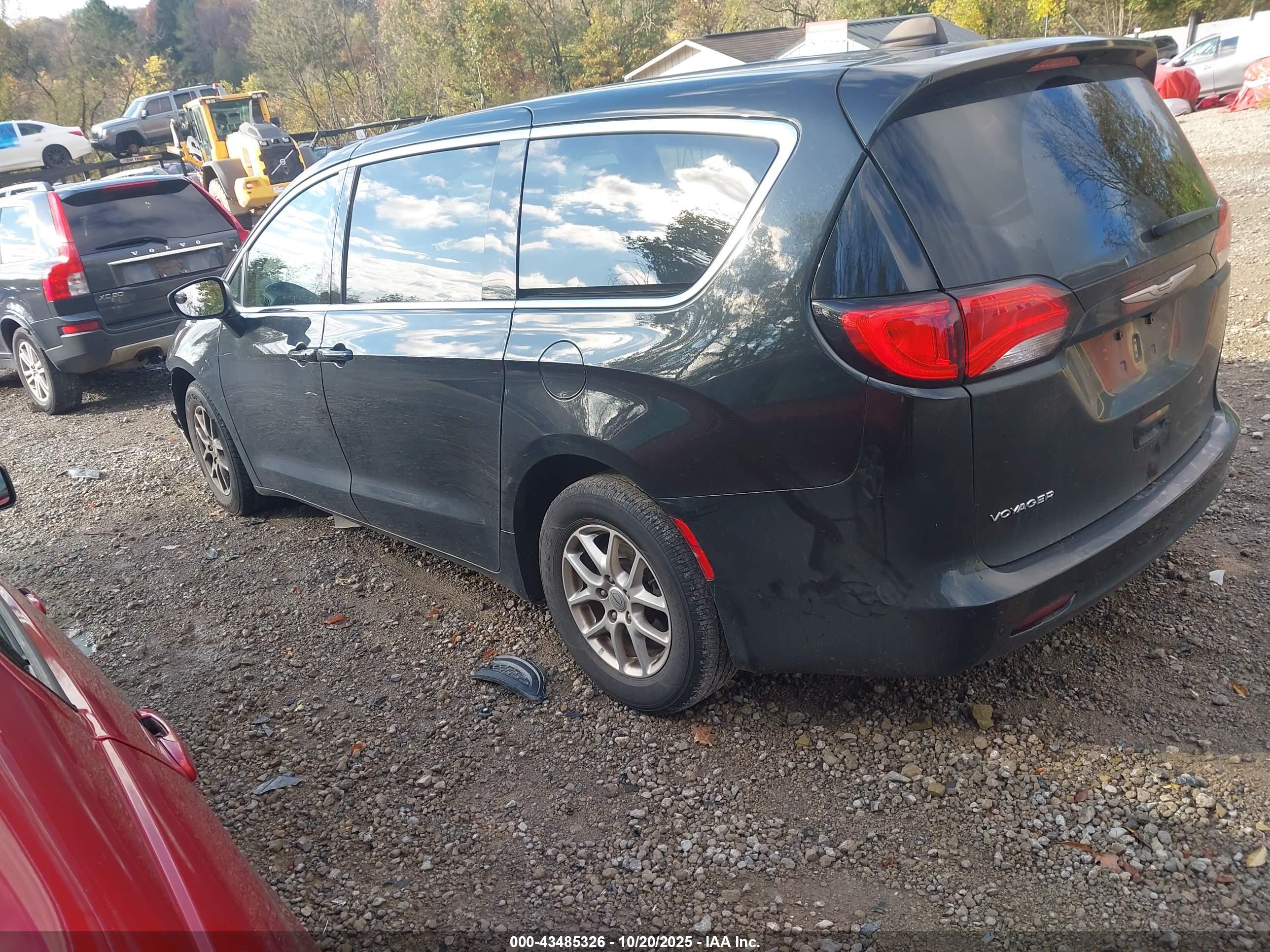 CHRYSLER VOYAGER image 3