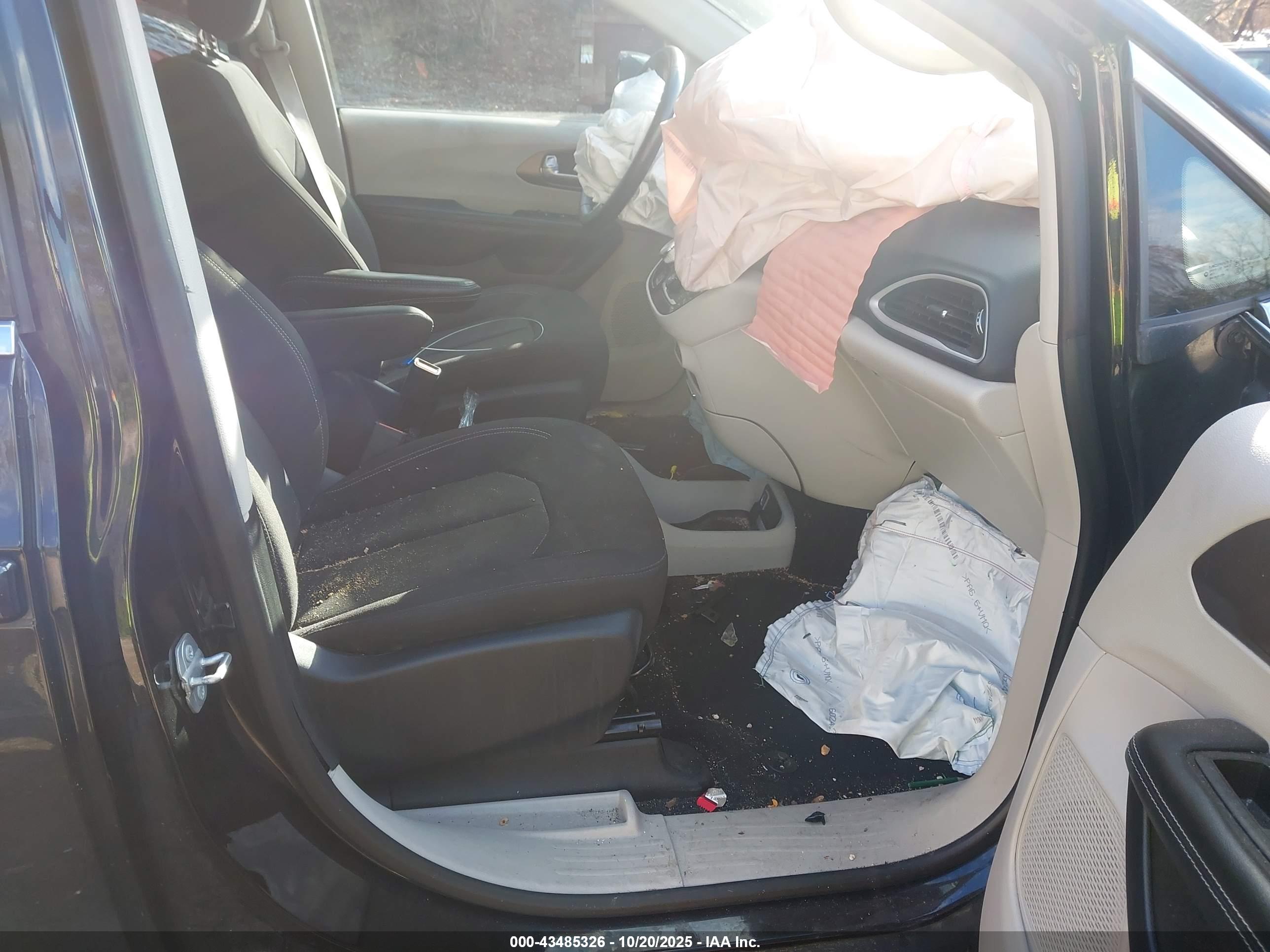 CHRYSLER VOYAGER image 5