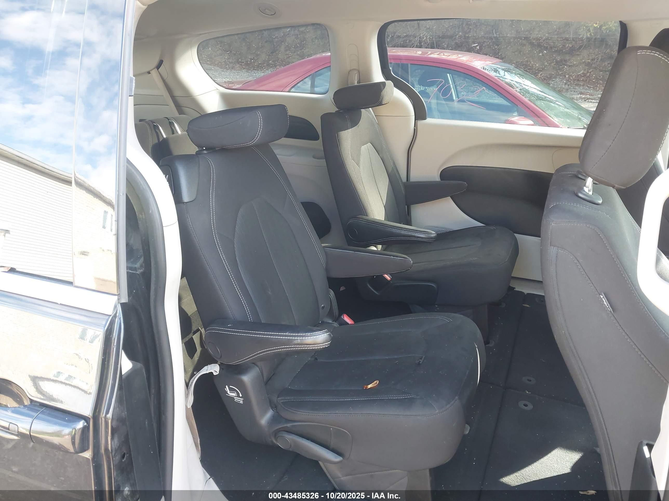 CHRYSLER VOYAGER image 8
