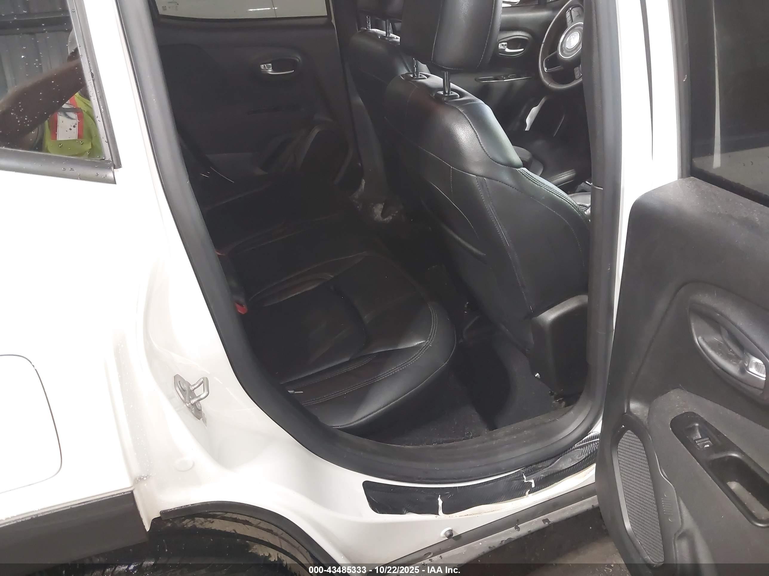 JEEP RENEGADE image 8