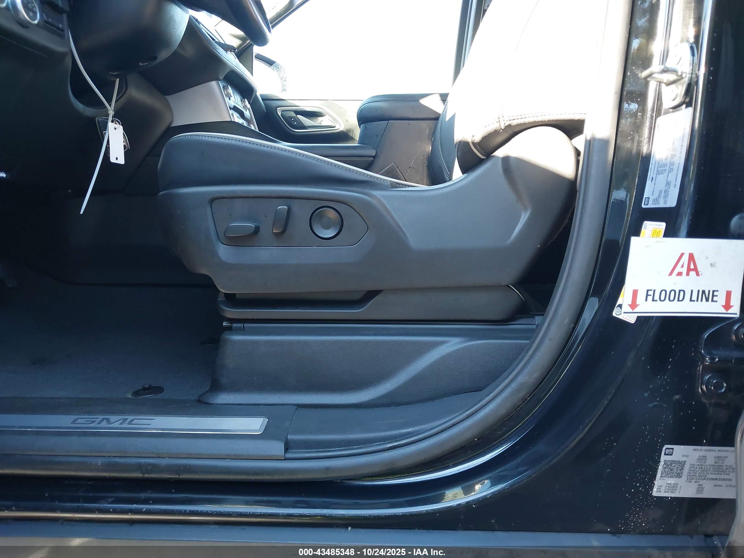 GMC YUKON image 6